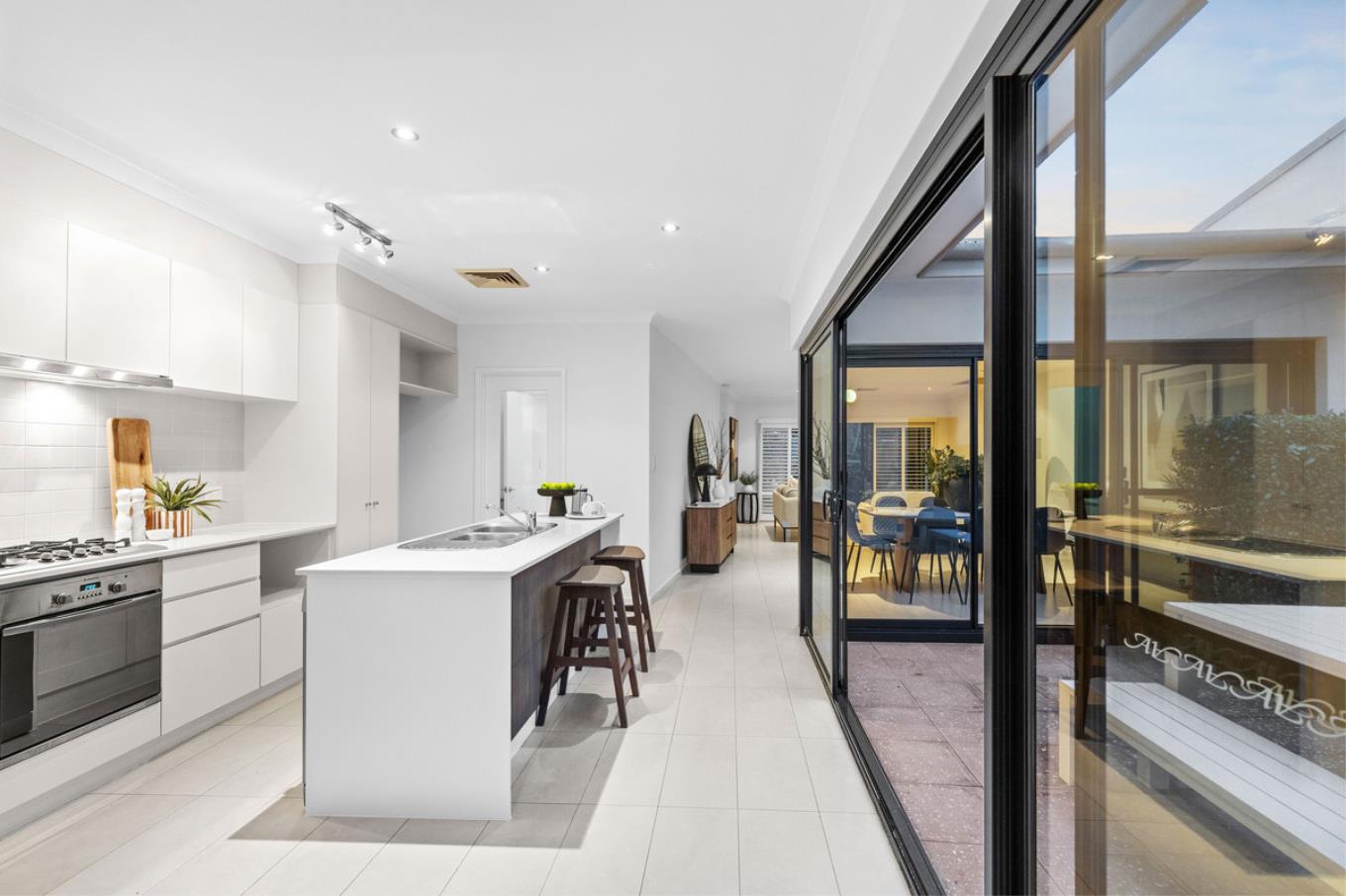 UNIT 4 79 WILLIAMS RD, Nedlands, North West Perth, 0房, 0浴, Townhouse