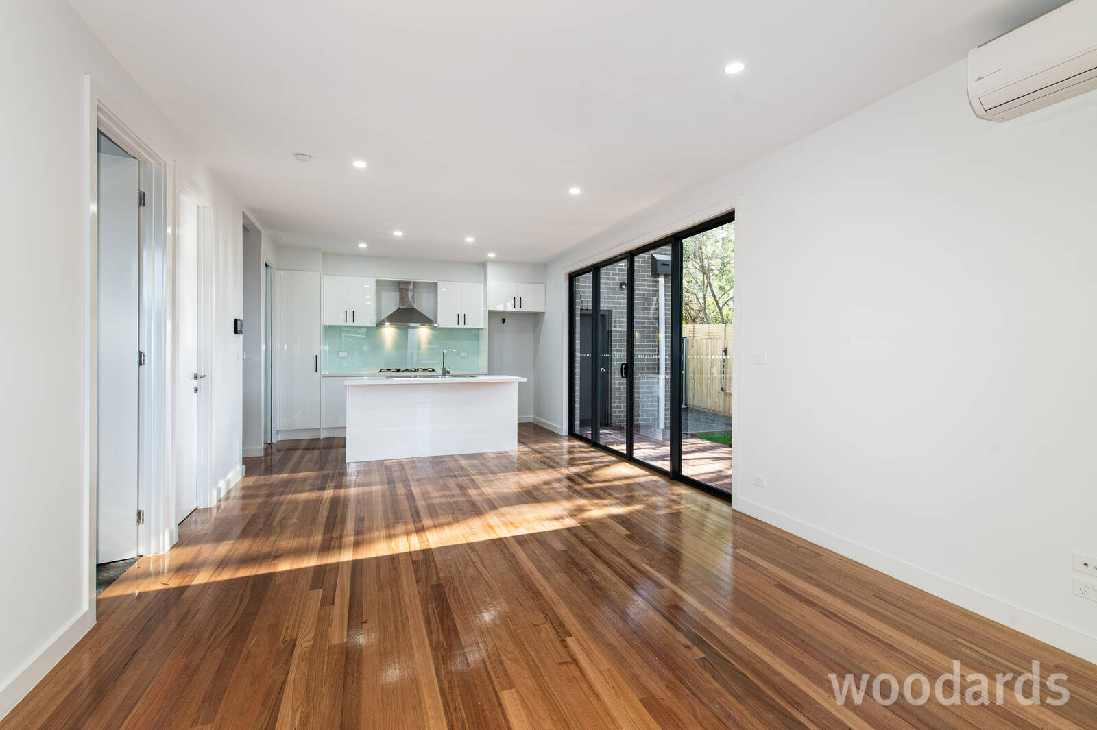 UNIT 4 26 RAILWAY CR, Croydon, East Melbourne, 0 ห้องนอน, 0 ห้องน้ำ, Townhouse
