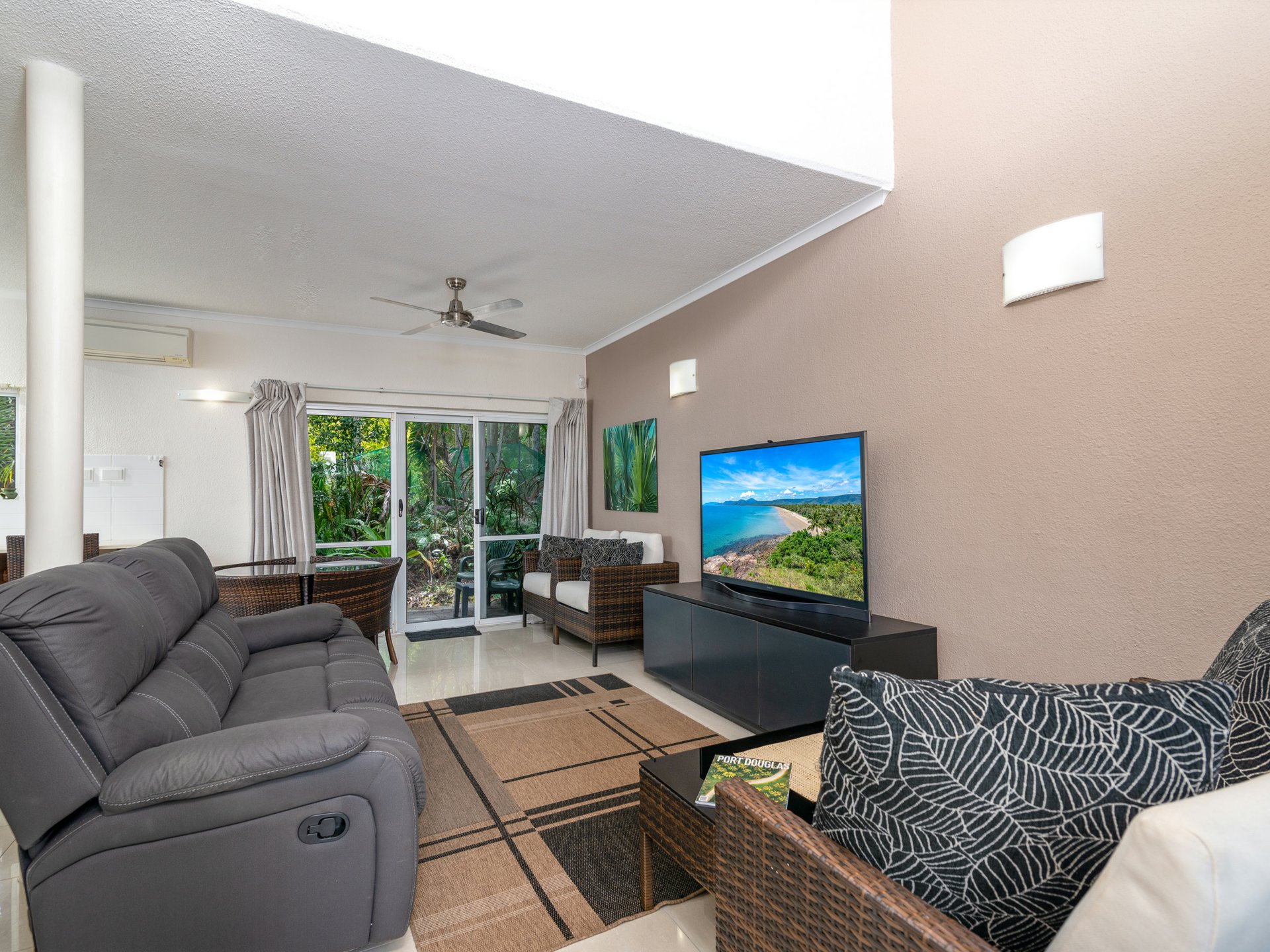RENDEZVOUS UNIT 105 121-137 PORT DOUGLAS RD, Port Douglas, Cairns, 0 कमरे, 0 बाथरूम, Townhouse