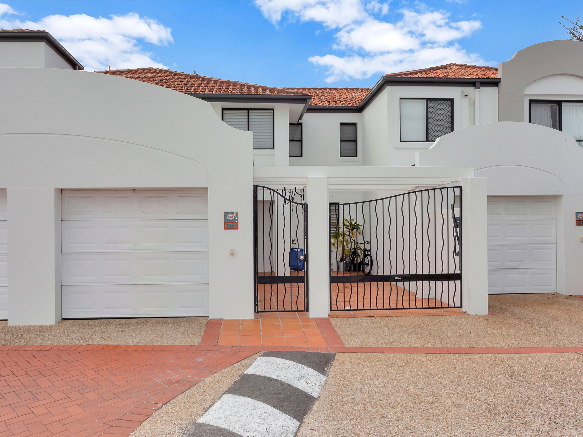 CHAMONIX 2214 GOLD COAST HWY, Mermaid Waters, Gold Coast, 0房, 0浴, Townhouse