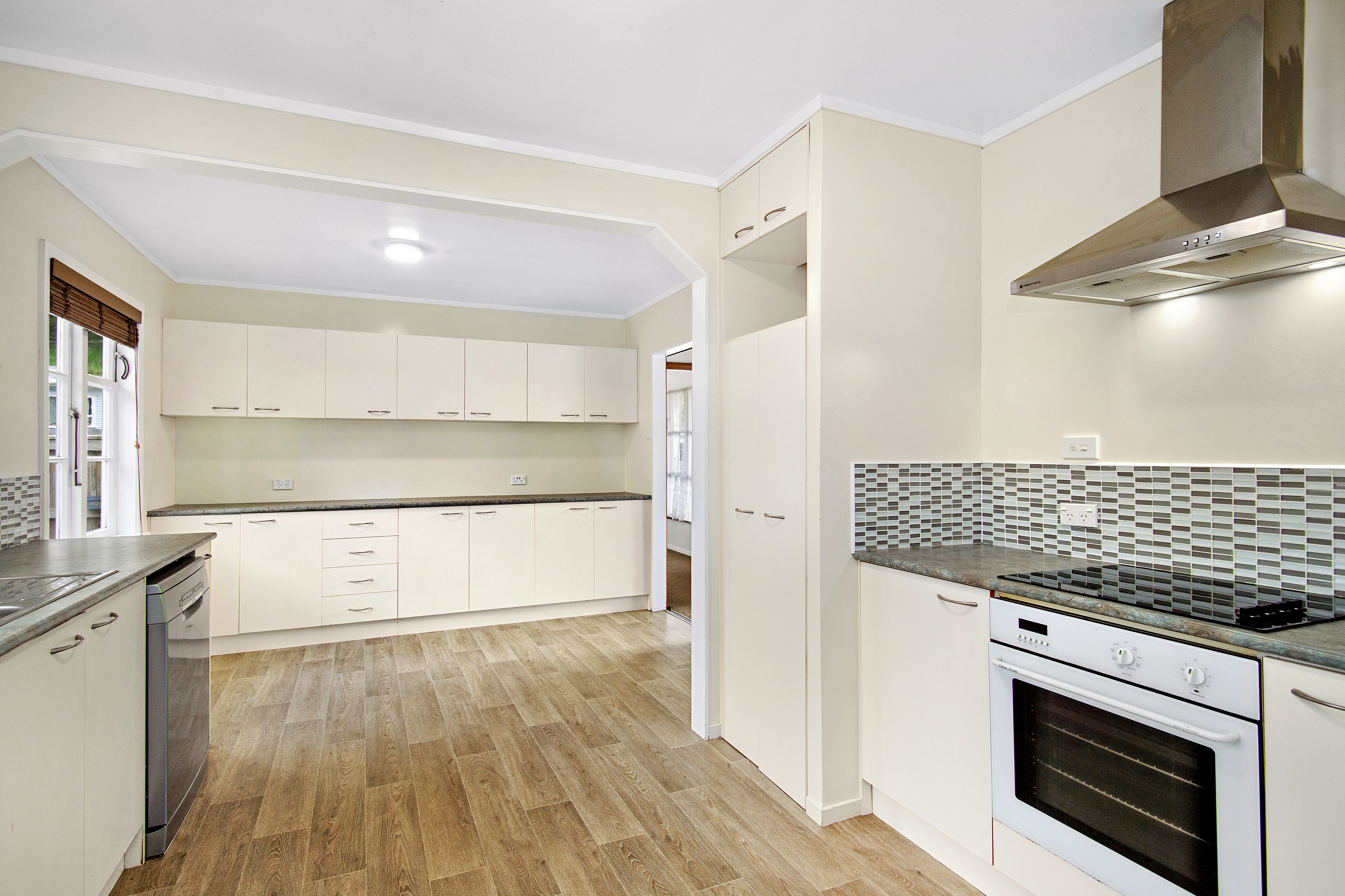 63 Sunny Grove, Wainuiomata, Lower Hutt, 3 Kuwarto, 2 Banyo, House
