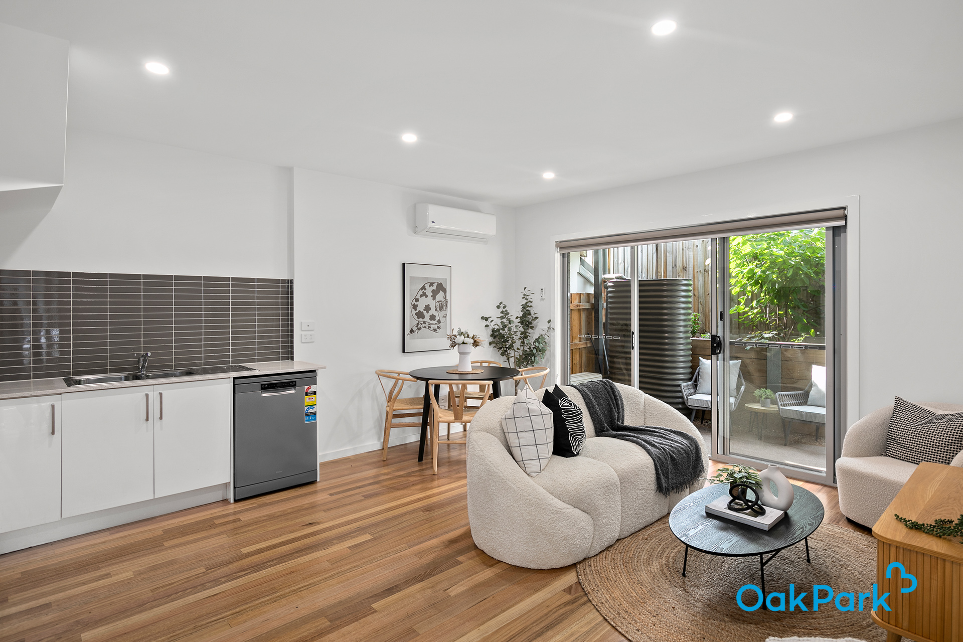 UNIT 30 21 STATION RD, Oak Park, North Melbourne, 0部屋, 0バスルーム, Townhouse