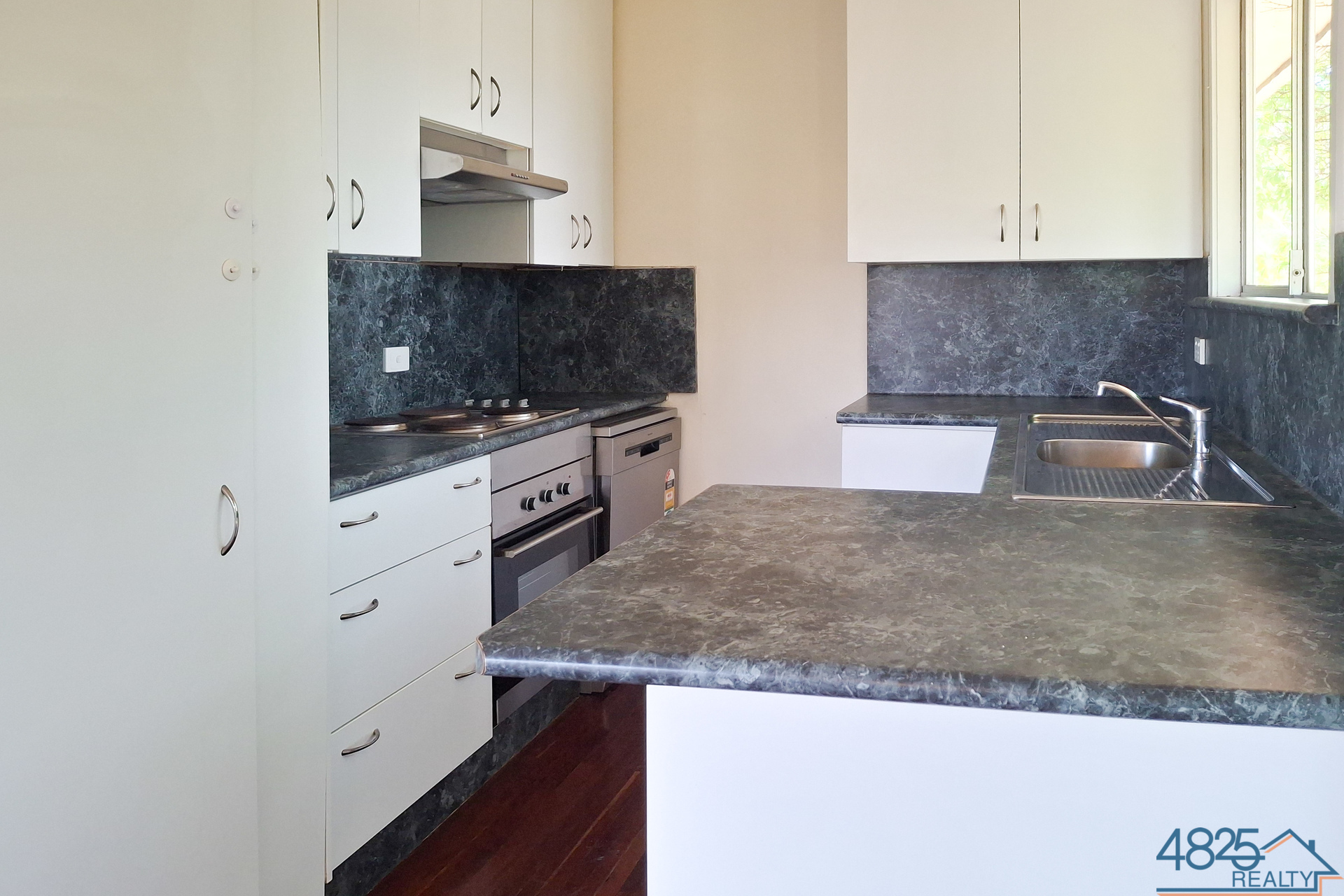 14 FALCON ST, Townview, North West, 0部屋, 0バスルーム, House