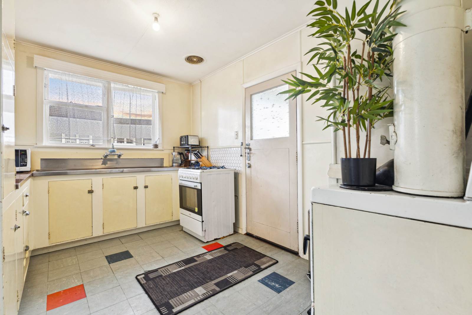 17 Alexander Crescent, Otara, Manukau City, 5 Bedrooms, 1 Bathrooms, House