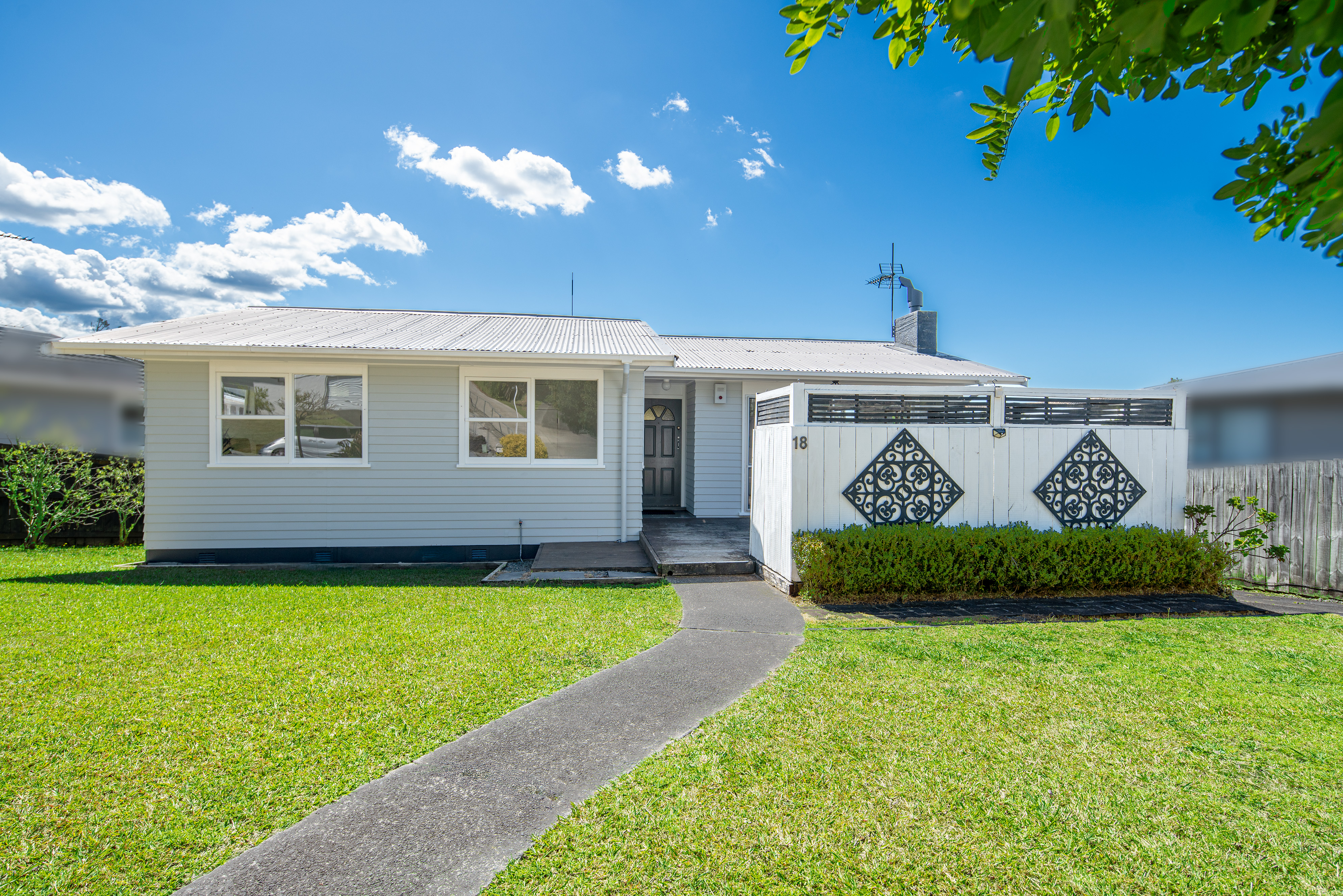 18 Hatherlow Street, Glenfield, North Shore City, 3 Kuwarto, 1 Banyo, House
