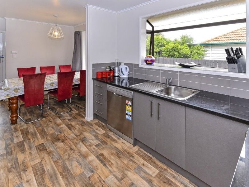 2 Mcdougall Street, Manurewa, Manukau City, 6 રૂમ, 1 બાથરૂમ