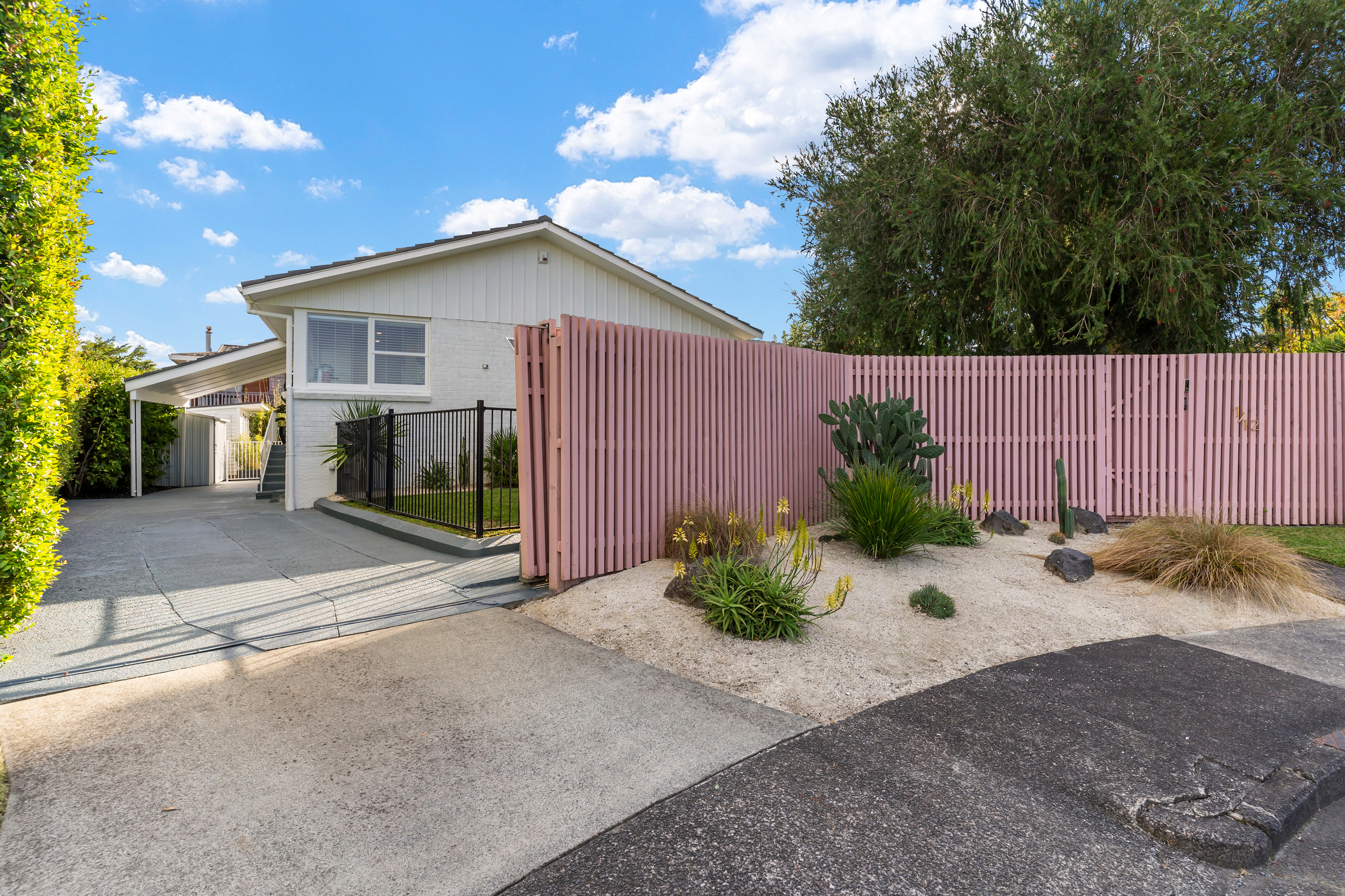 1/12 Grimshaw Place, Henderson, Waitakere City, 3 침실, 1 욕실, House