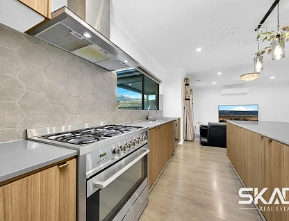 9 MOTTLECAH CCT, CRAIGIEBURN VIC 3064, 4 Kuwarto, 2 Banyo, House