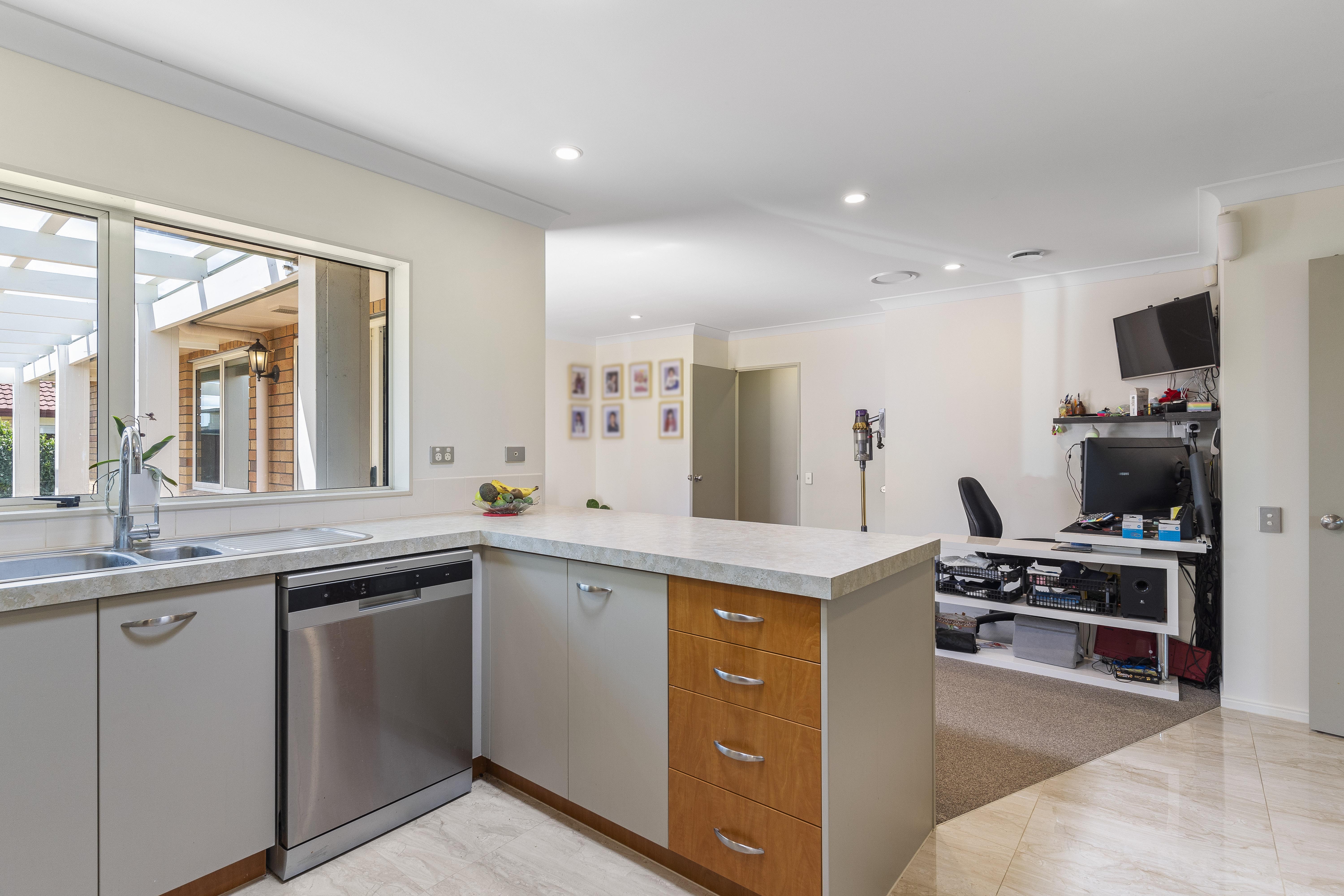7 Croftview Road, Wattle Downs, Manukau City, 4 phòng ngủ, 2 phòng tắm, House