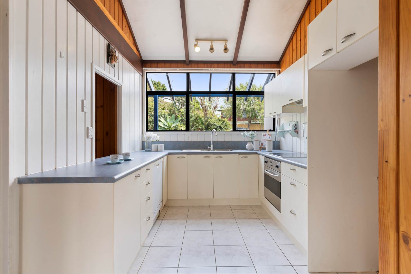 23 Mark Edward Drive, Half Moon Bay, Manukau City, 4 कमरे, 2 बाथरूम, House