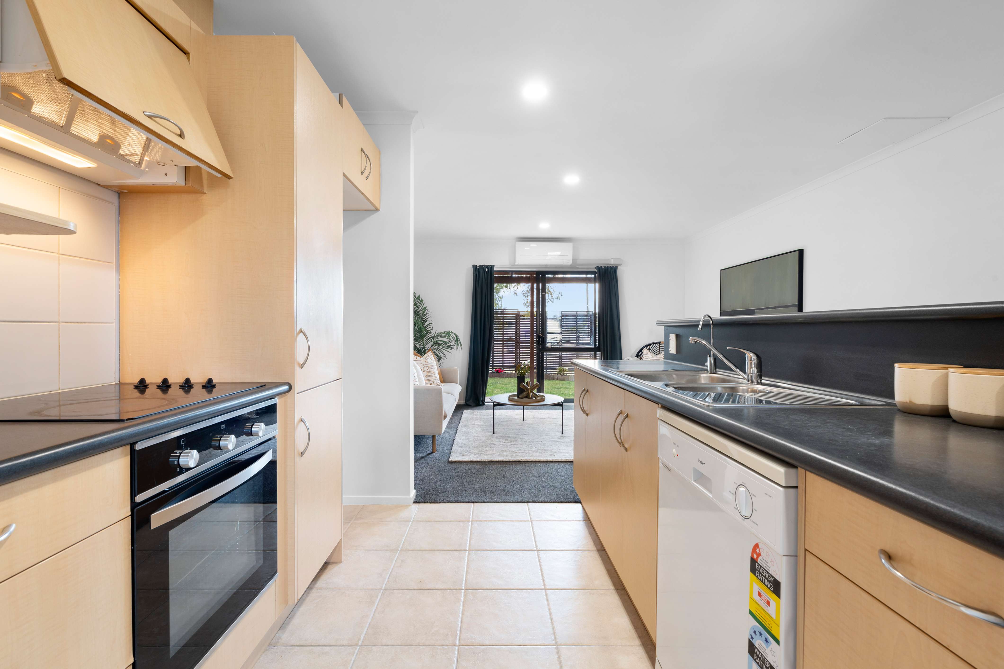 2/4 Charlenne Close, Ranui, Waitakere City, 3 कमरे, 0 बाथरूम, Townhouse