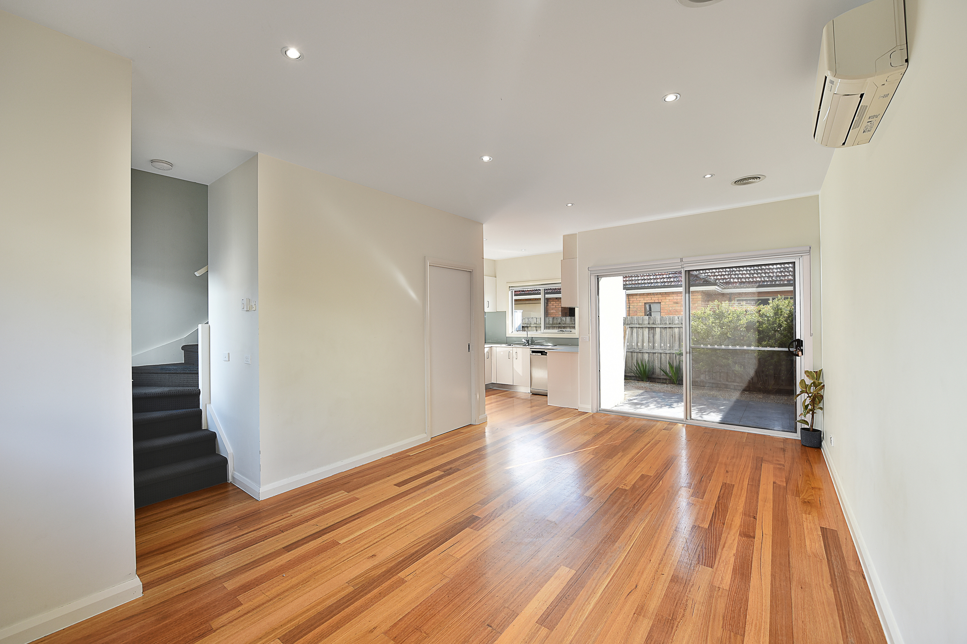UNIT 2 32 ORRONG AV, Reservoir, North Melbourne, 0 غرف, 0 حمامات, Townhouse