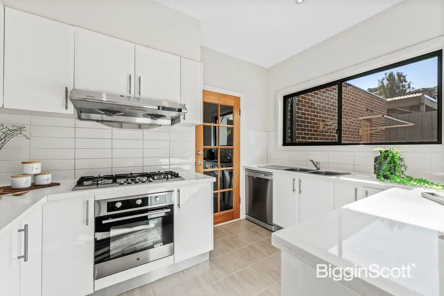 Unit 2/17 HIGH STREET, DONCASTER, 0 Kuwarto, 0 Banyo, Townhouse