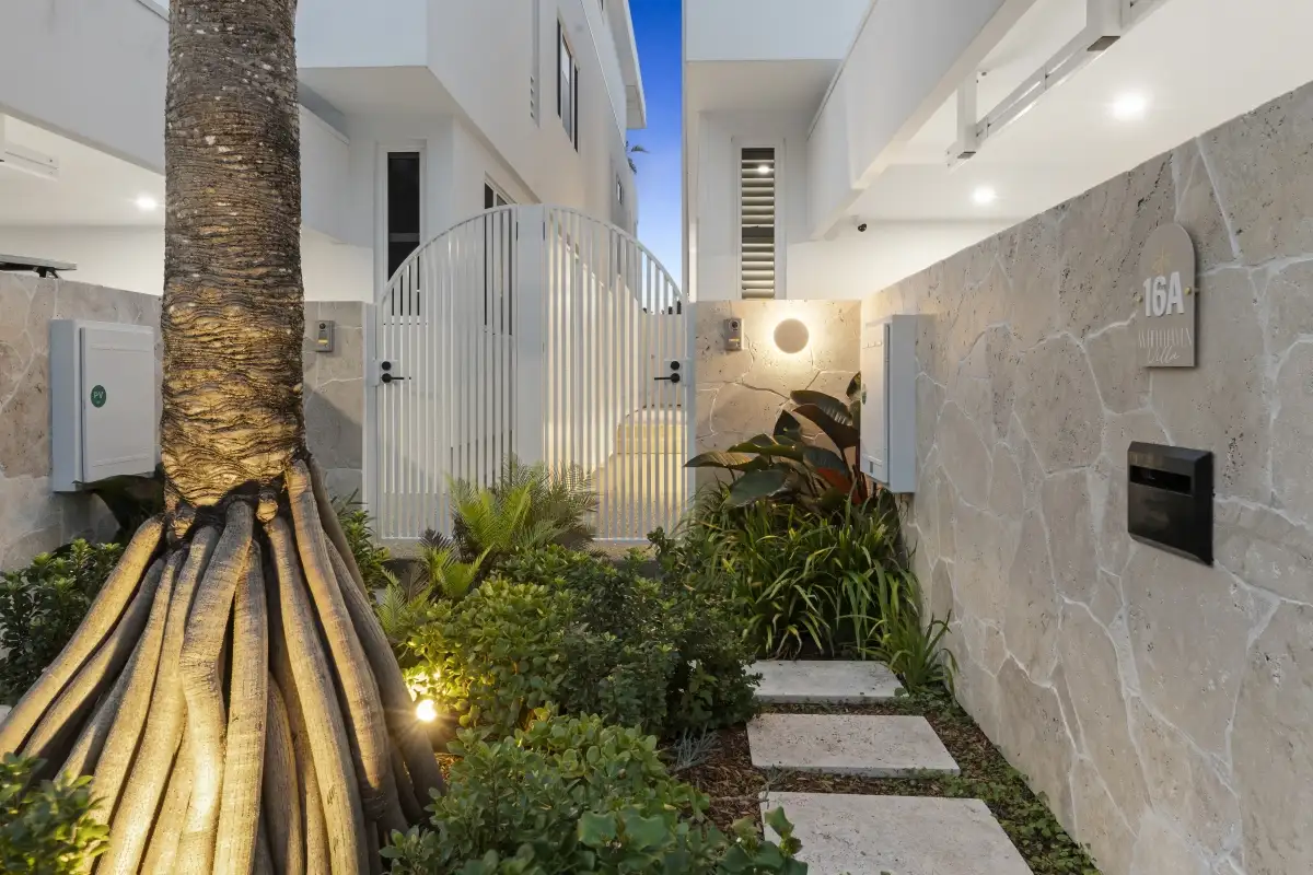 16A REBECCA CT, Broadbeach Waters, Gold Coast, 0 chambres, 0 salles de bain, House