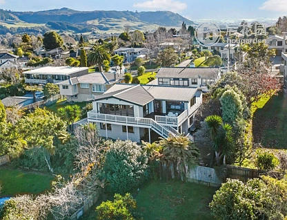 13a Grand Vue Road, Kawaha Point, Rotorua, 4房, 3浴