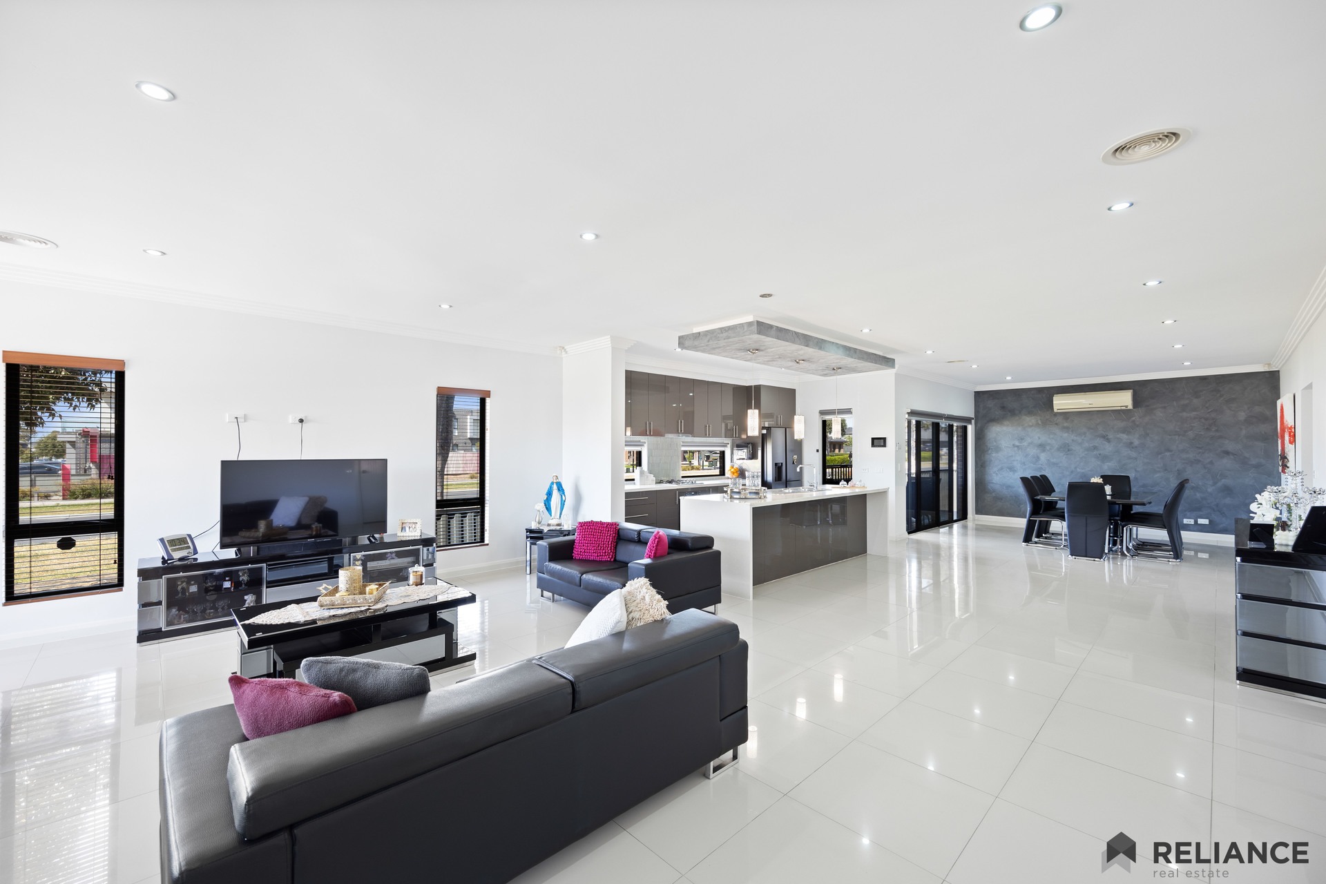 39 WOODSIDE WAY, Roxburgh Park, North Melbourne, 0 غرف, 0 حمامات, House