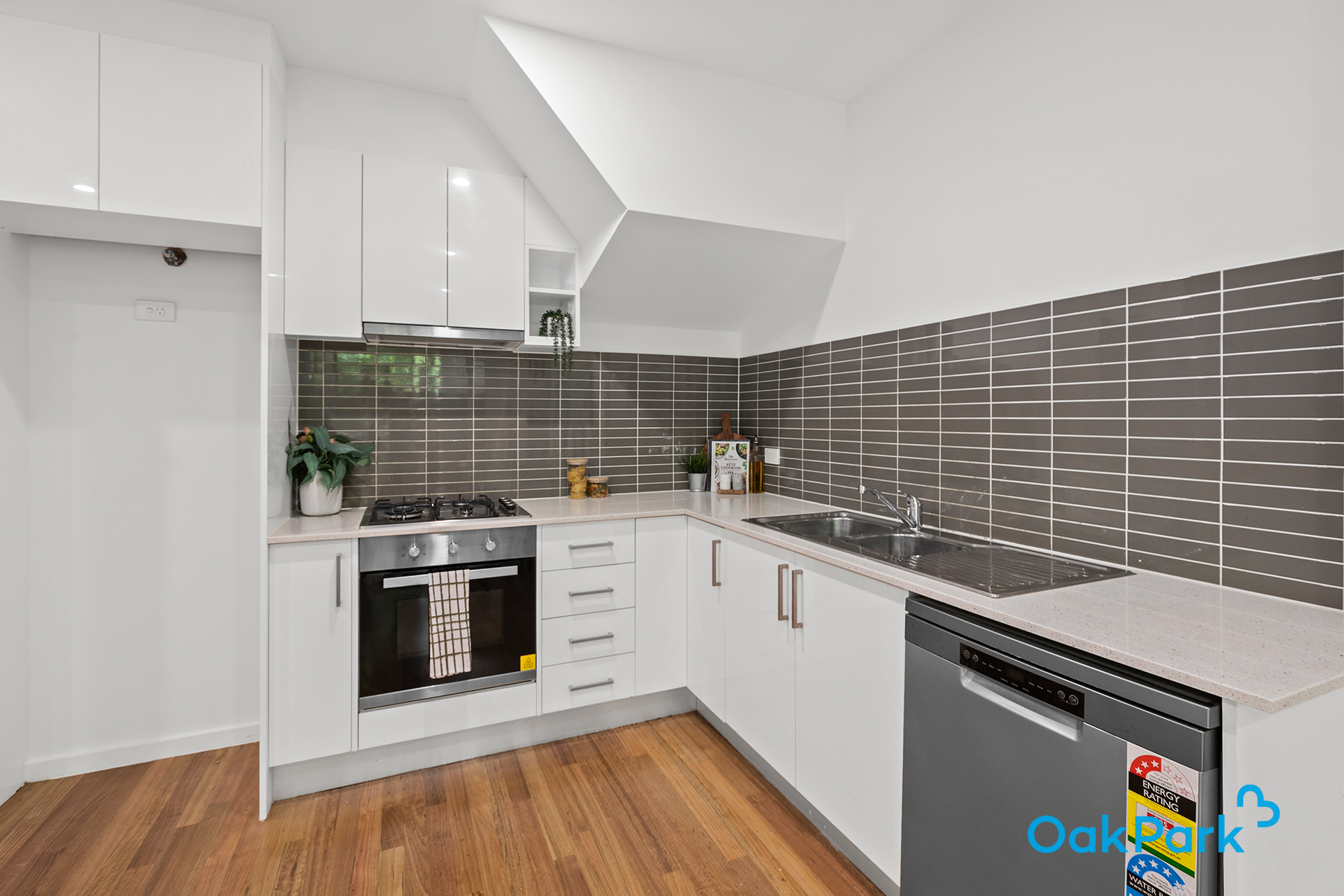UNIT 30 21 STATION RD, Oak Park, North Melbourne, 0部屋, 0バスルーム, Townhouse