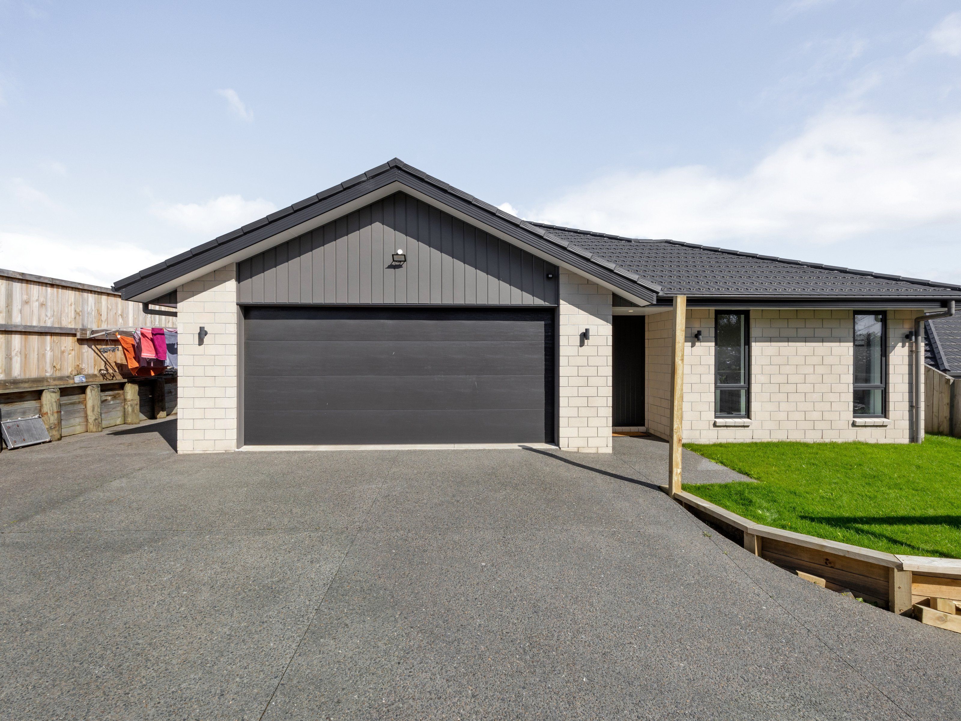 12 Benjamin Avenue, Rototuna North
