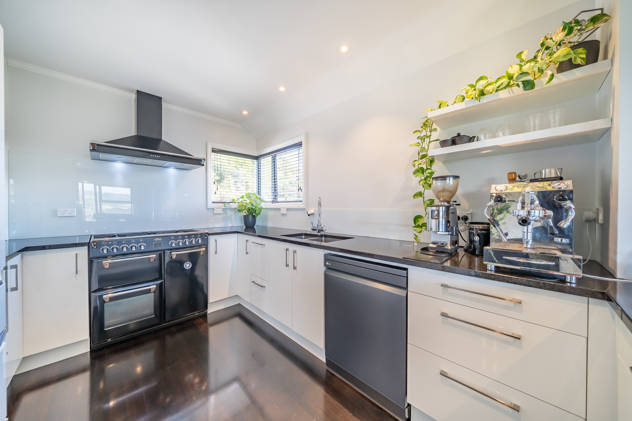 11 Chastudon Place, Tawa, Wellington City, 5 ਕਮਰੇ, 0 ਬਾਥਰੂਮ, House
