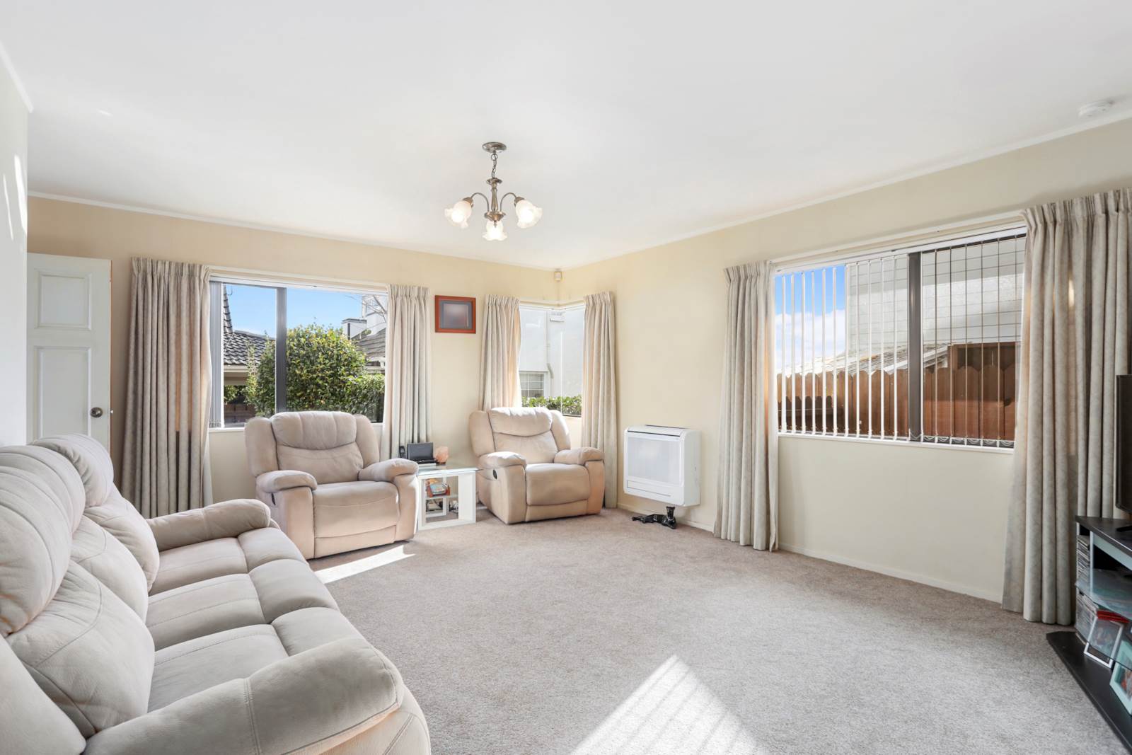2/27 Grande Vue Road, Hillpark, Manukau City, 3 Bedrooms, 0 Bathrooms