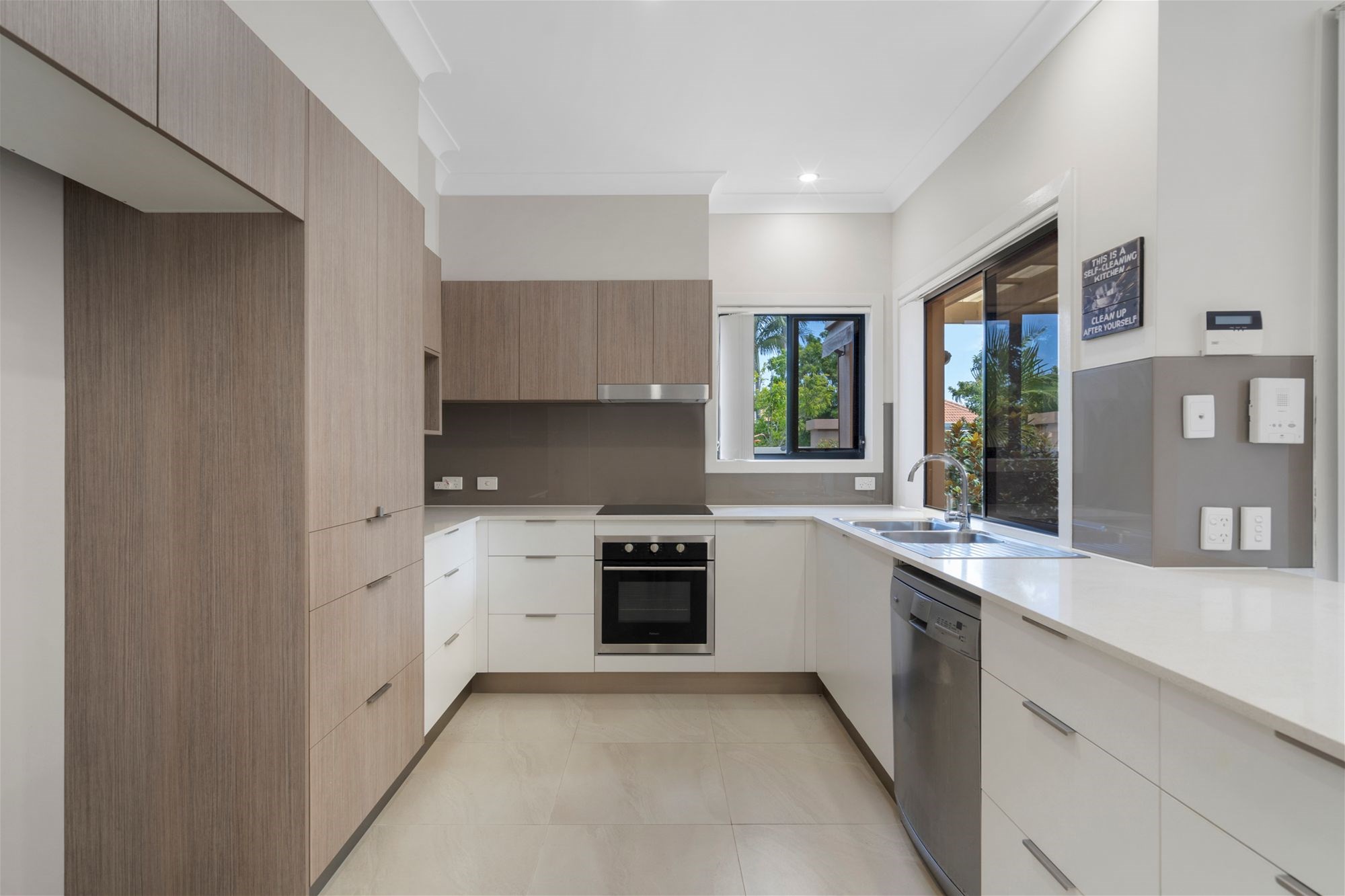 UNIT 6 27-33 BEACHCOMBER CT, Burleigh Waters, Gold Coast, 0房, 0浴, House