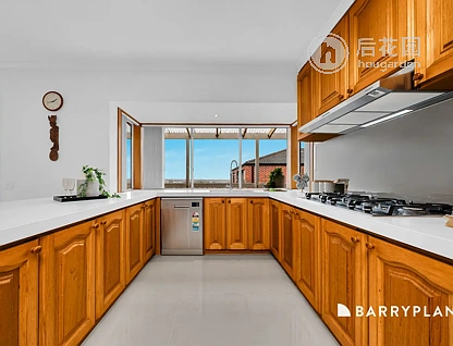 10 EGERTON GR, EPPING VIC 3076, 6部屋, 2バスルーム, House