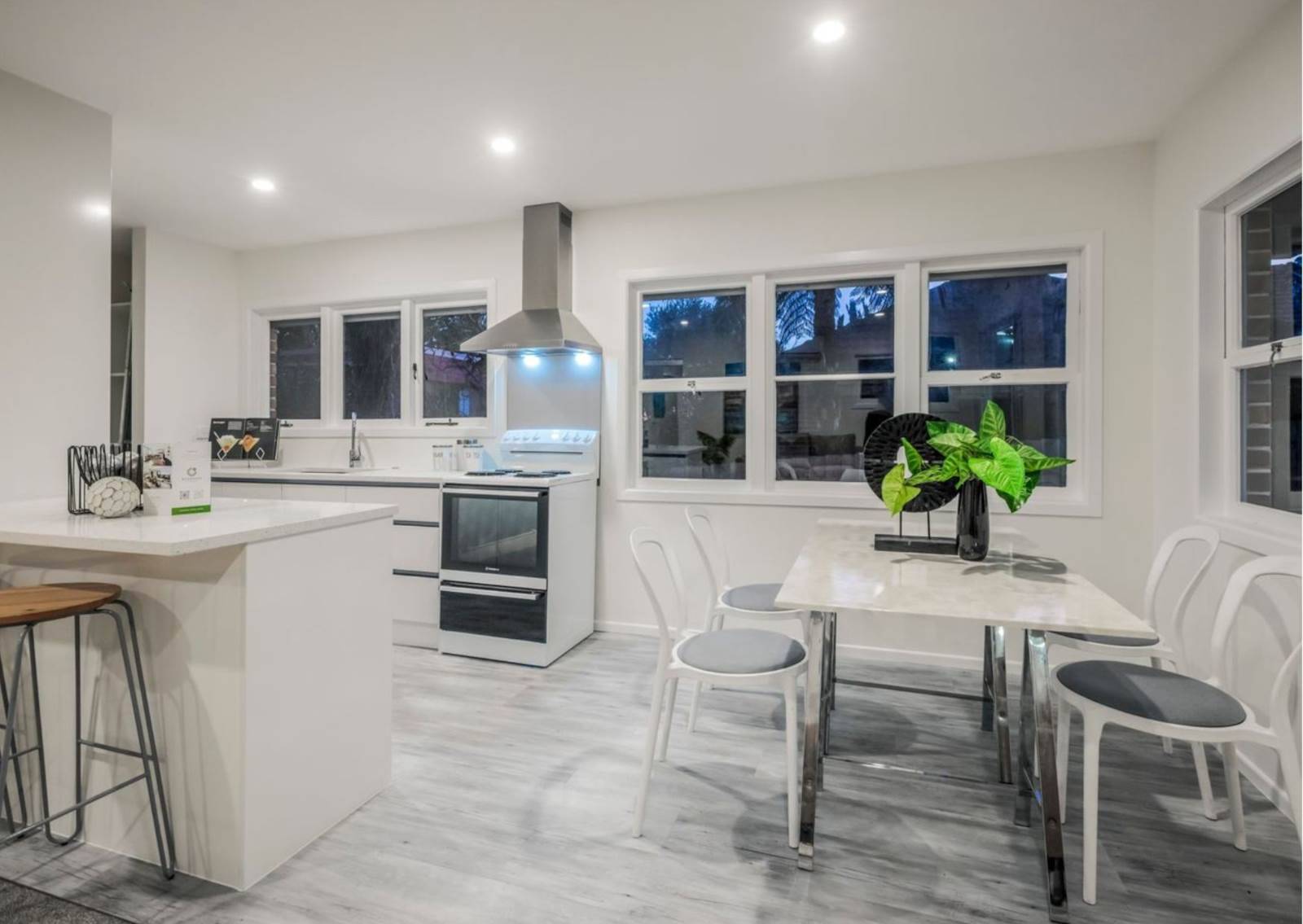47 Grande Vue Road, Hillpark, Manukau City, 4 ਕਮਰੇ, 2 ਬਾਥਰੂਮ, Home & Income