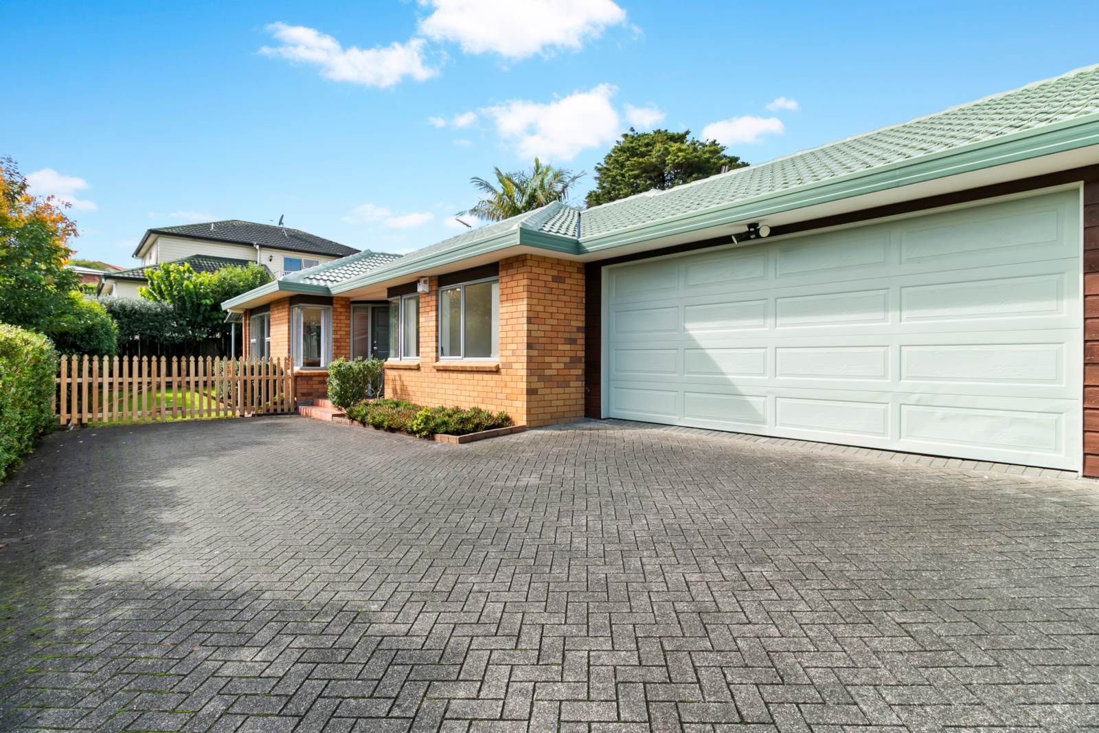 2/2 Carlton Street, Hillsborough, Auckland City, 3 રૂમ, 2 બાથરૂમ, House