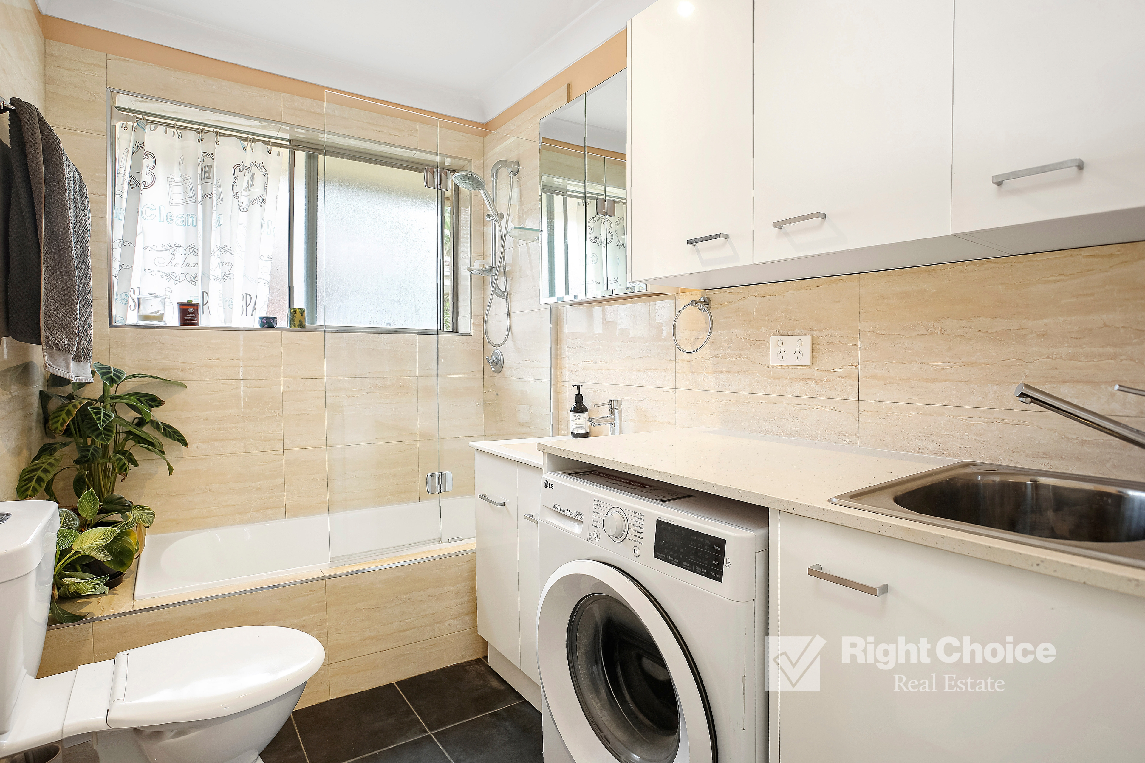 UNIT 2 57 PARKES ST, Oak Flats, South Coast, 0 rūma, 0 rūma horoi, House