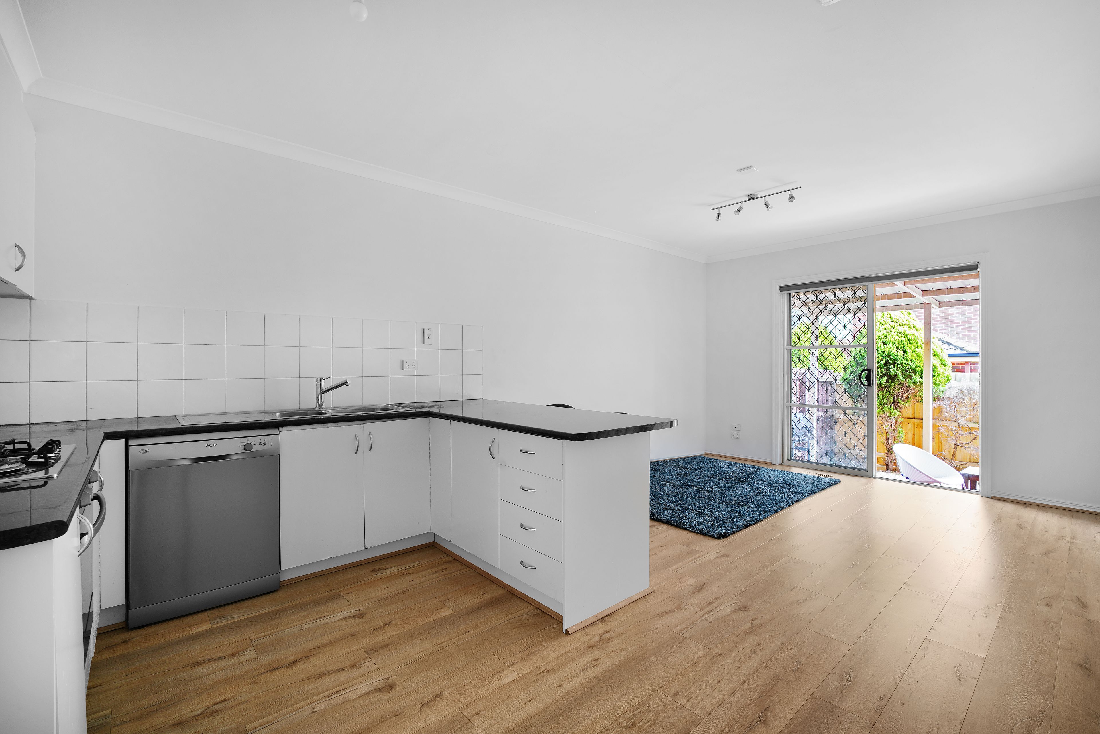 UNIT 4 2 BARRY ST, Reservoir, North Melbourne, 0房, 0浴, Townhouse