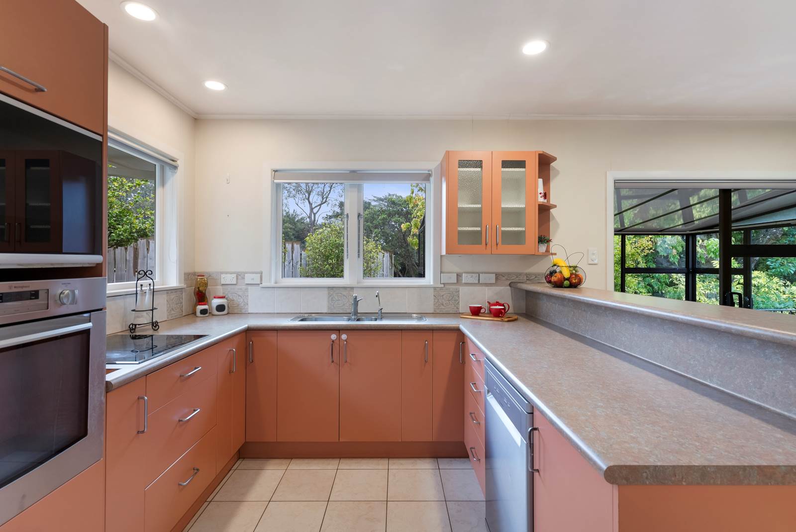74 Divich Avenue, Te Atatu South, Waitakere City, 4 कमरे, 2 बाथरूम, House