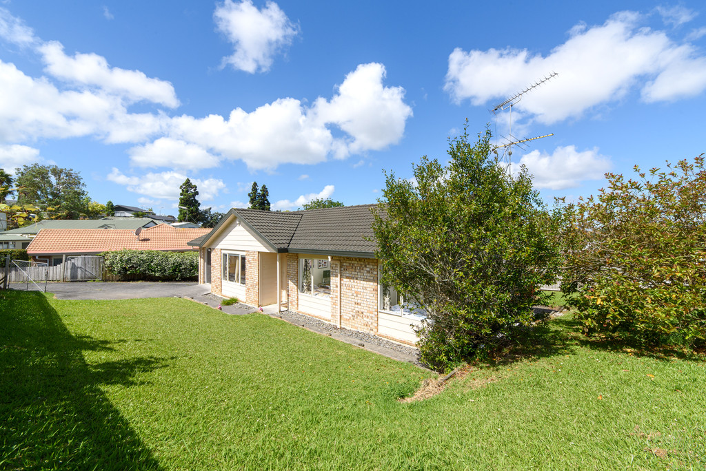 49 Patts Avenue, Glendene, Waitakere City, 3 Bedrooms, 1 Bathrooms