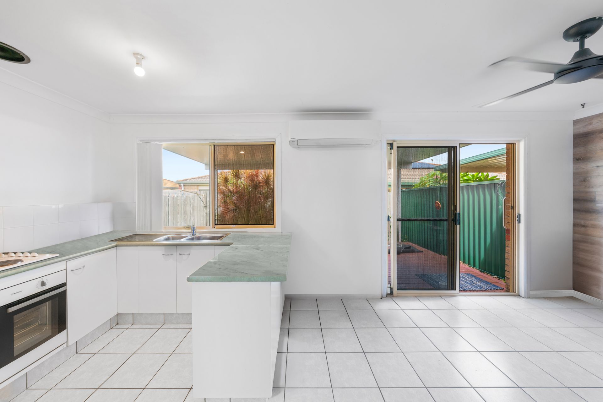 Unit 2/12-24 HALLIDAY STREET, EAGLEBY, 0 Schlafzimmer, 0 Badezimmer, House