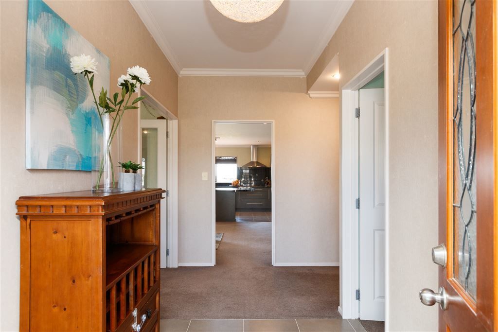 127 Pacific Drive, Fitzherbert, Palmerston North City, 4 Bedrooms, 2 Bathrooms