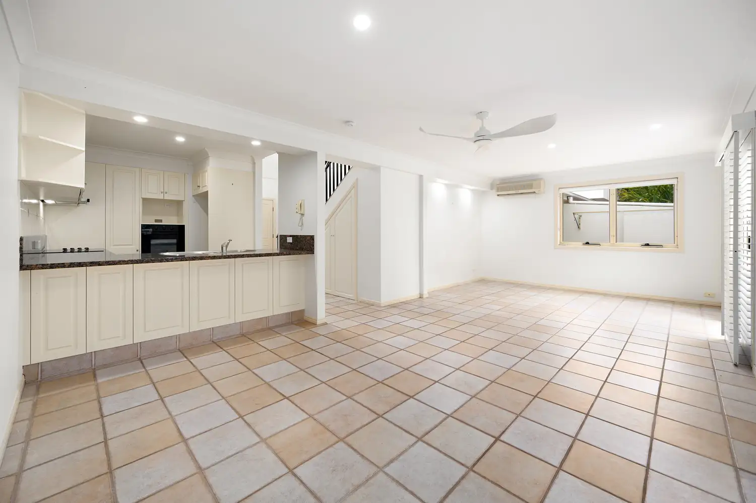 UNIT 2 34 BAUER ST, Southport, Gold Coast, 0 phòng ngủ, 0 phòng tắm, Townhouse
