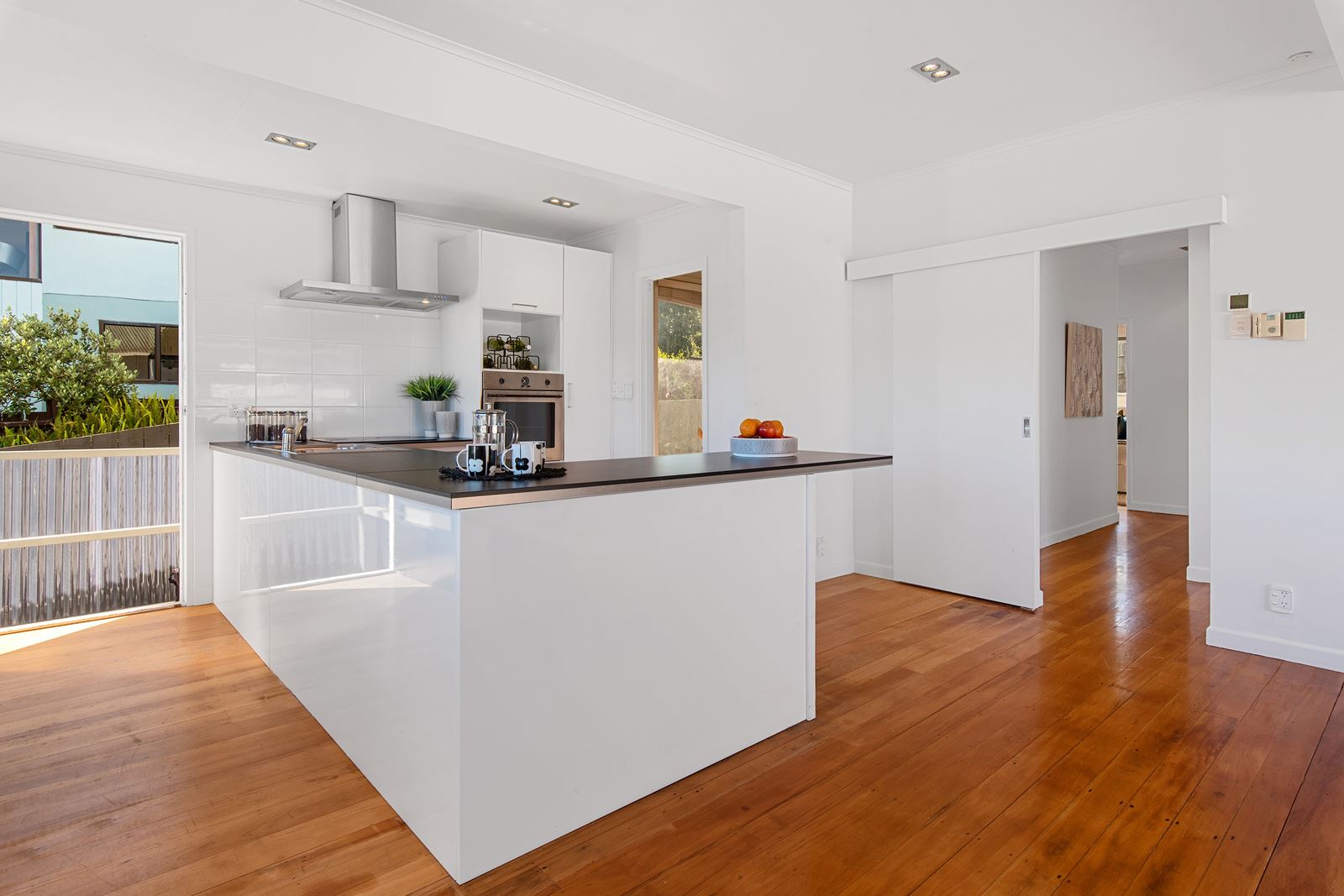 4 The Esplanade, Campbells Bay, North Shore City, 5 રૂમ, 2 બાથરૂમ