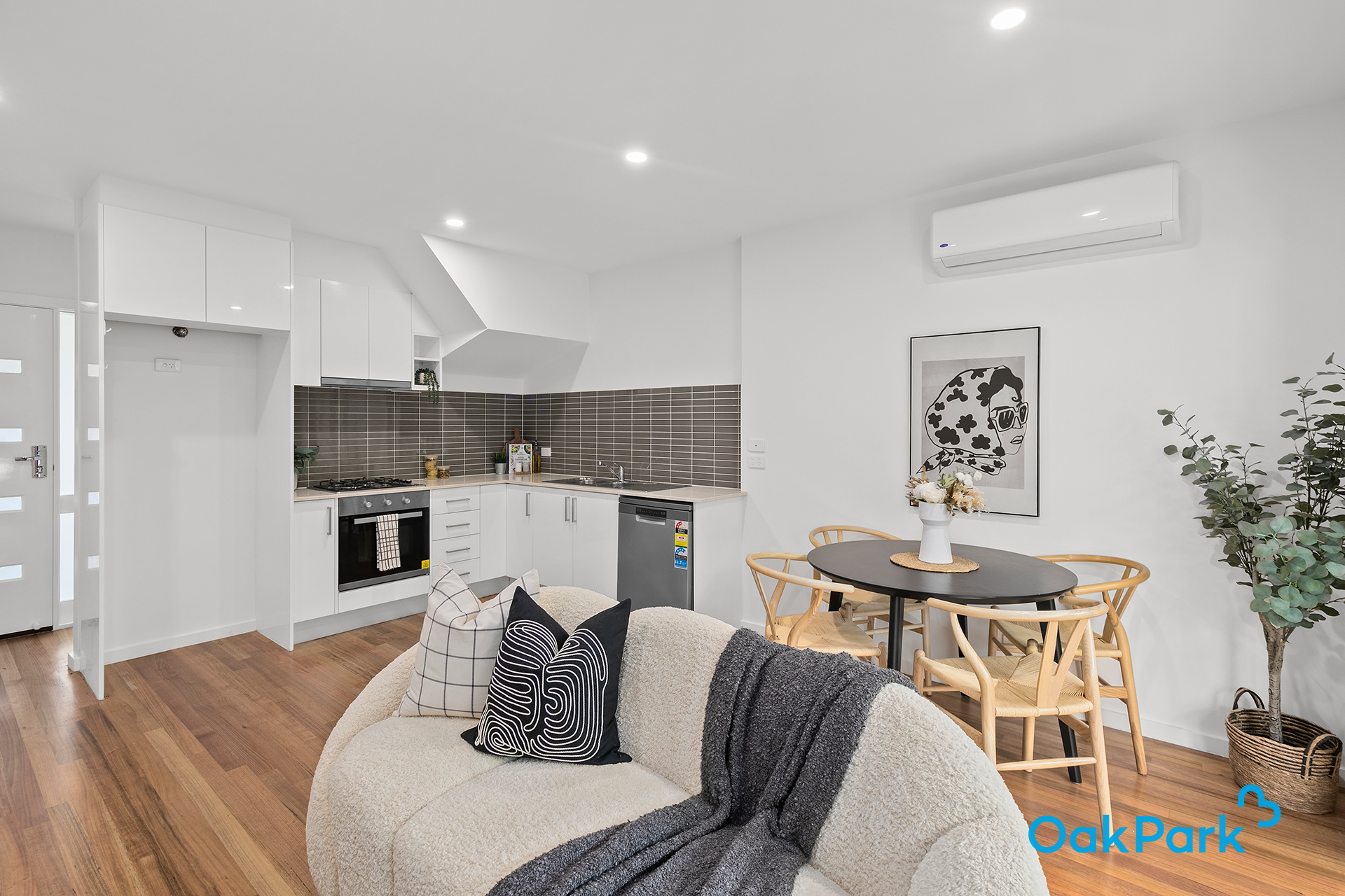 UNIT 30 21 STATION RD, Oak Park, North Melbourne, 0部屋, 0バスルーム, Townhouse