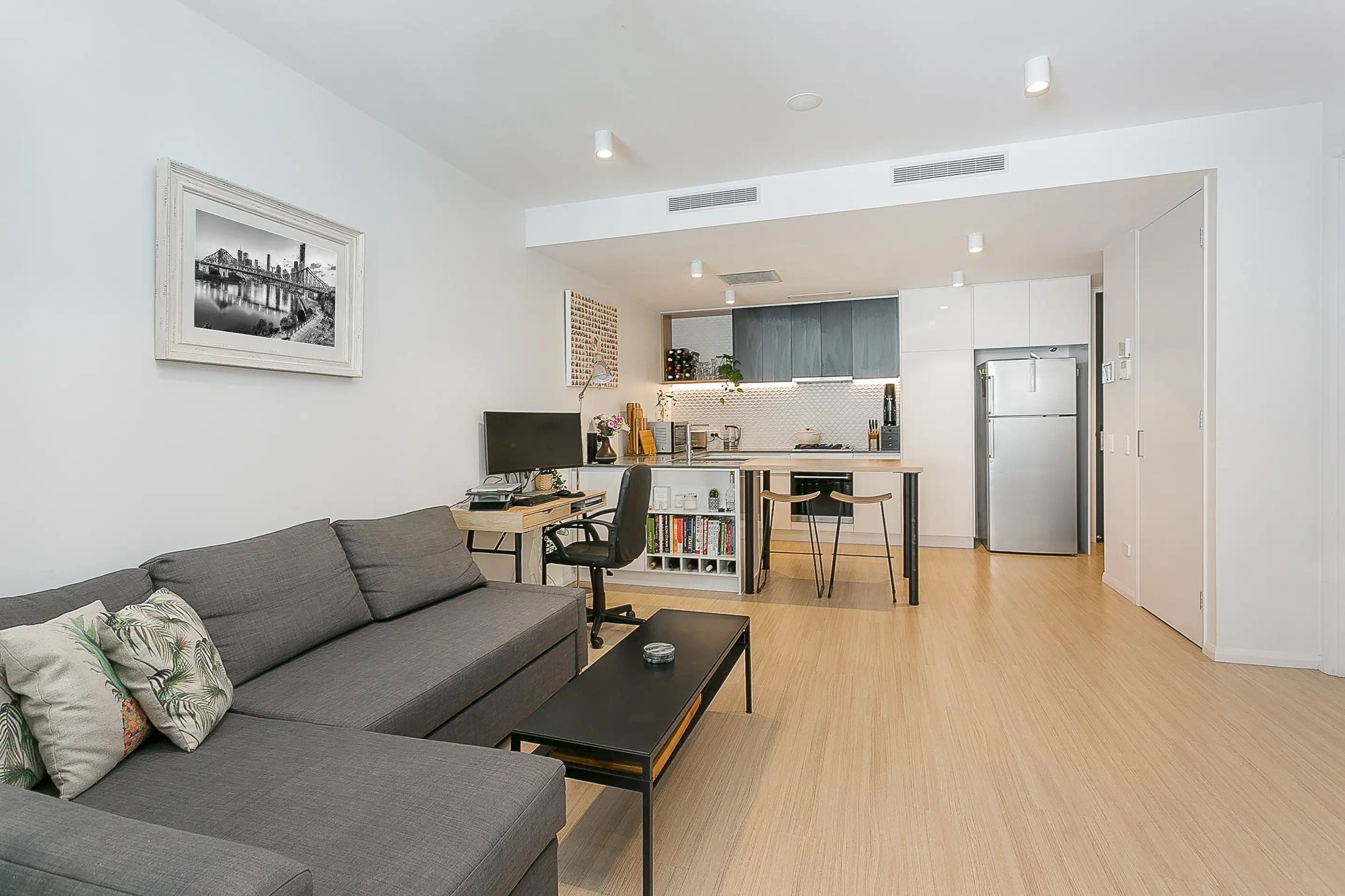 UNIT 402 17 DUNCAN ST, West End, Brisbane - Inner City Region, 0房, 0浴, Unit