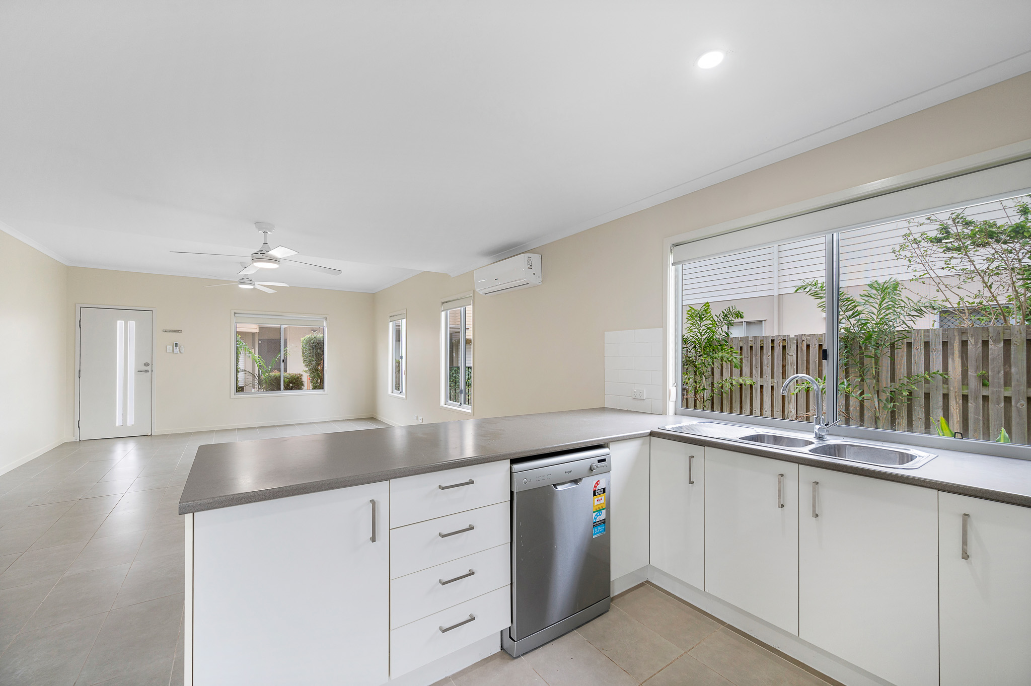 UNIT 5 1 COLLINS LANE, Kin Kora, Fitzroy, 0部屋, 0バスルーム, House