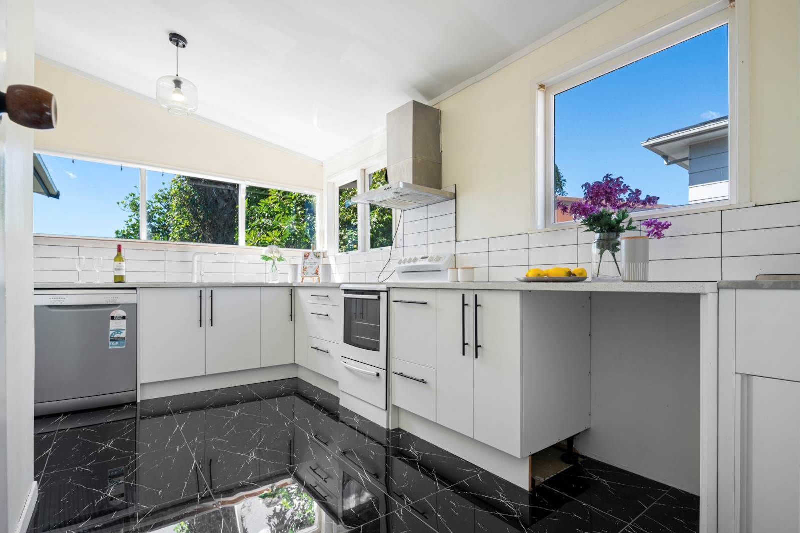 575 East Coast Road, Browns Bay, Auckland - North Shore, 4 Bedrooms, 2 Bathrooms, House