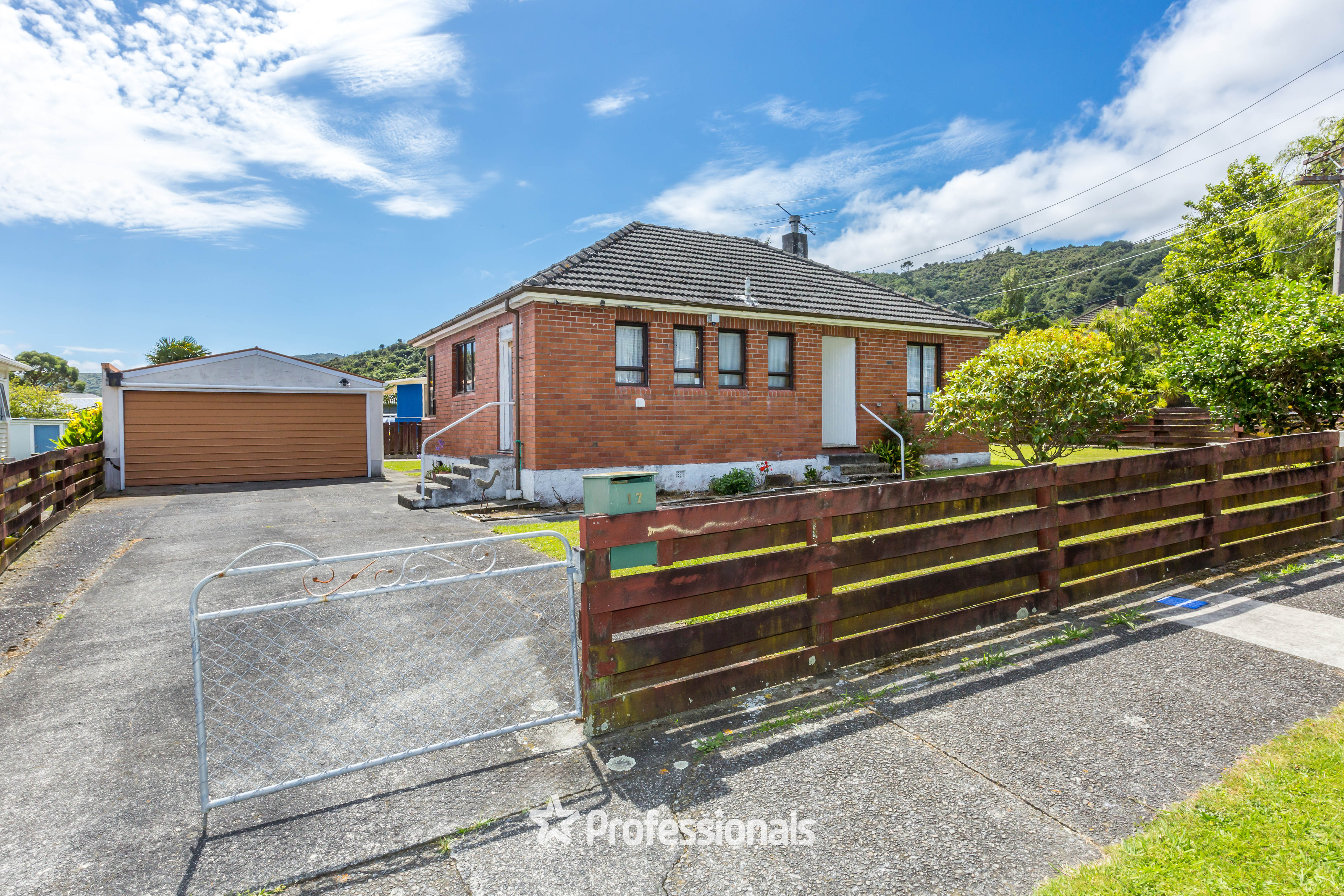 17 Cleland Crescent, Naenae, Lower Hutt, 2 Kuwarto, 1 Banyo, House