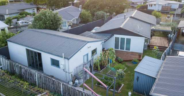 8 Deanwell Avenue, Deanwell