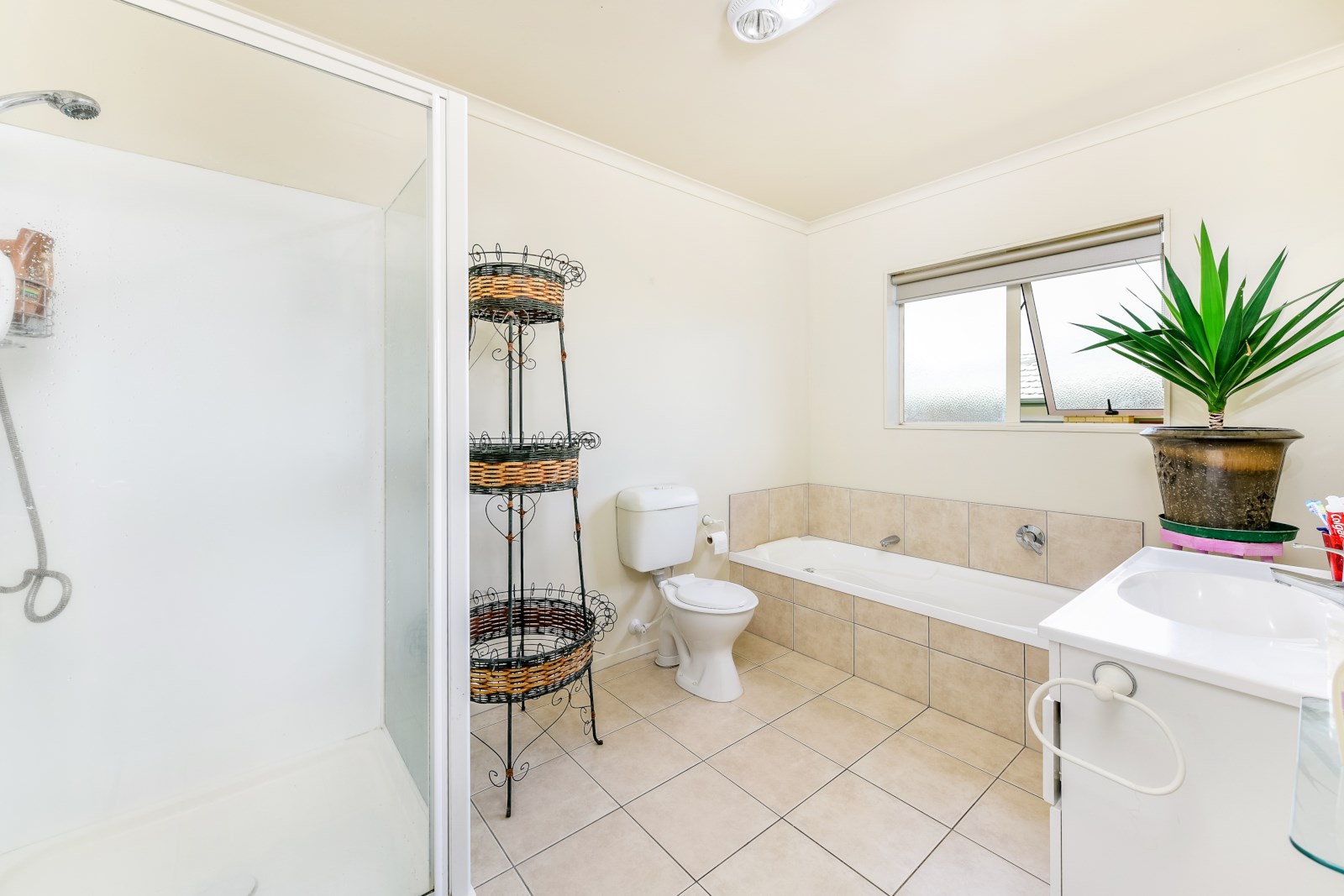 10 Scowns Way, Glendene, Waitakere City, 4 રૂમ, 1 બાથરૂમ