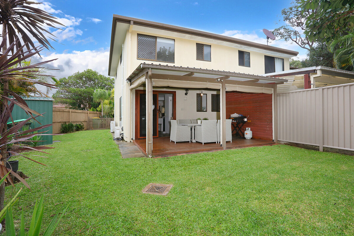 UNIT 4 77 OLSEN AV, Labrador, Gold Coast, 0 Bedrooms, 0 Bathrooms, Townhouse