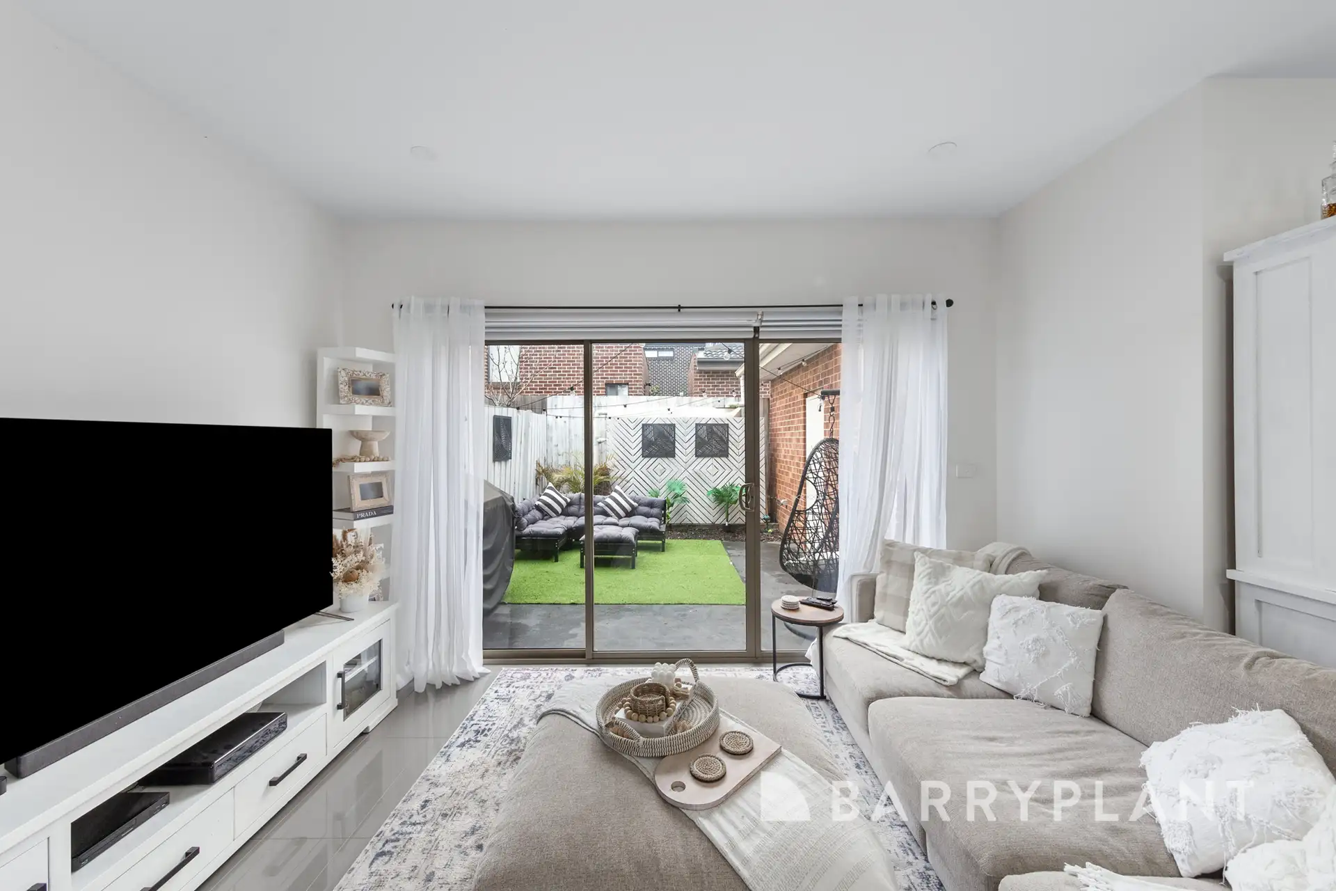 UNIT 1 49 IVANHOE AV, St Albans, North West Melbourne, 0房, 0浴, Townhouse