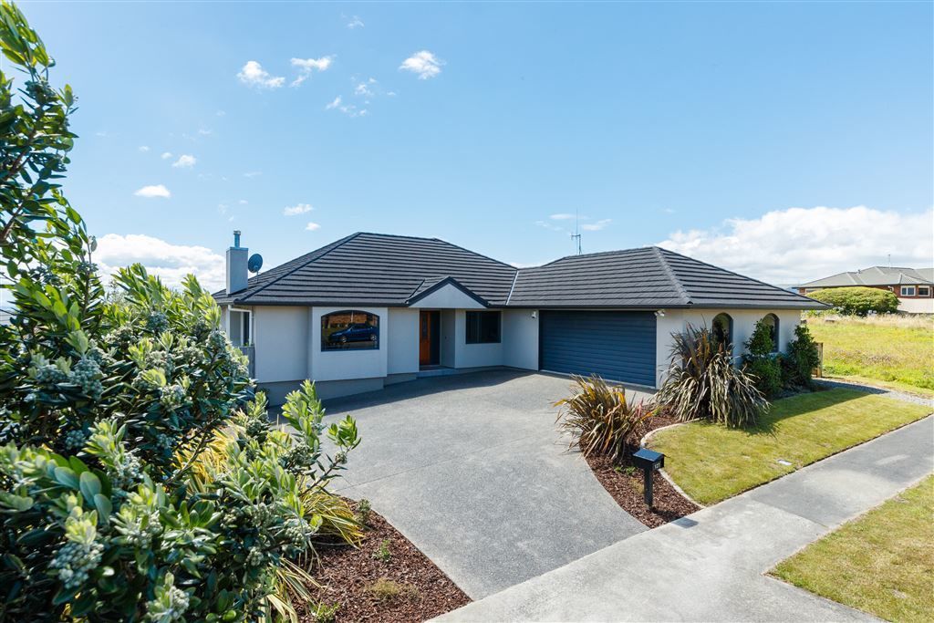 127 Pacific Drive, Fitzherbert, Palmerston North City, 4 Bedrooms, 2 Bathrooms