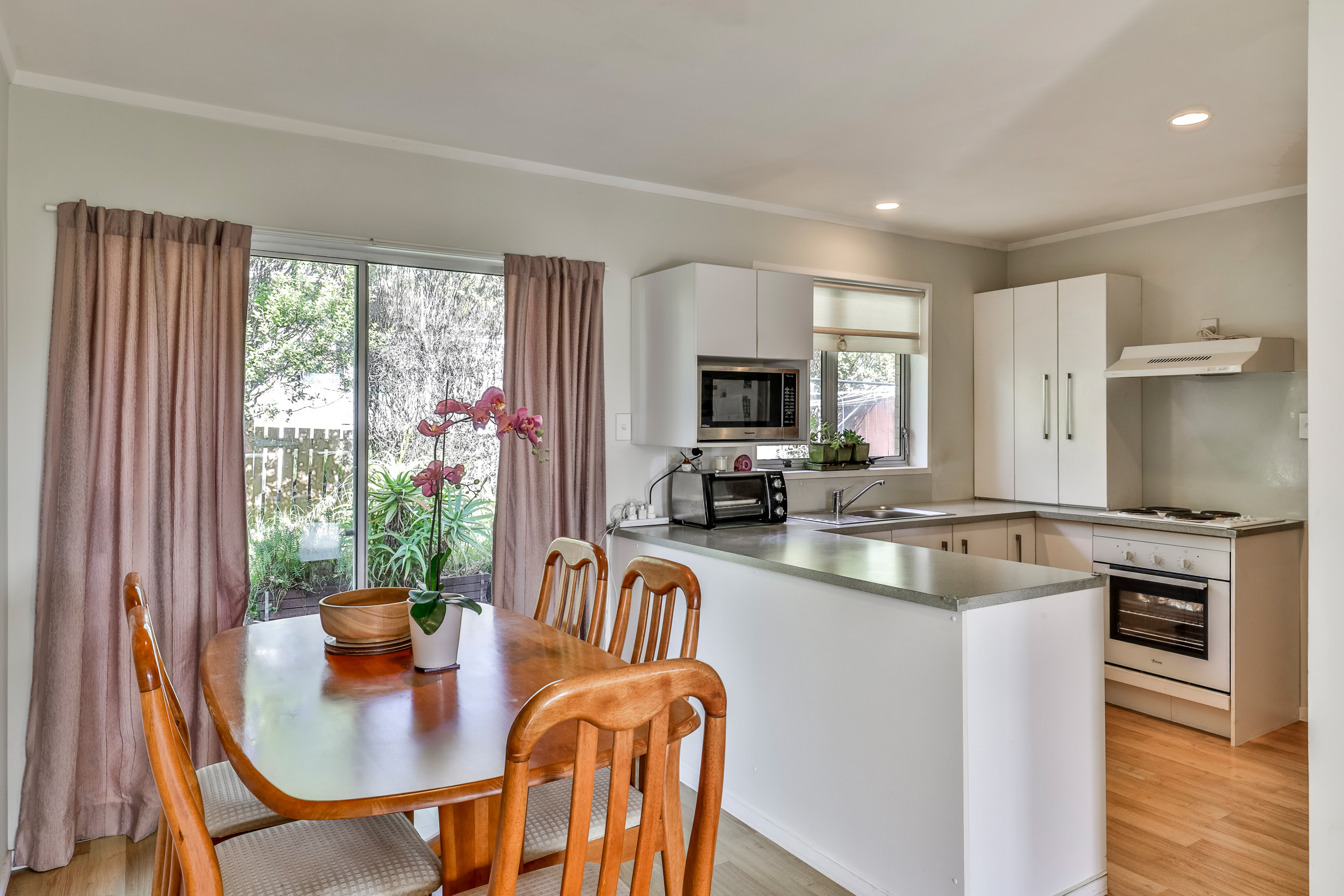 2/5 Vivian Wilson Drive, Eastern Beach, Manukau City, 2 कमरे, 1 बाथरूम, House