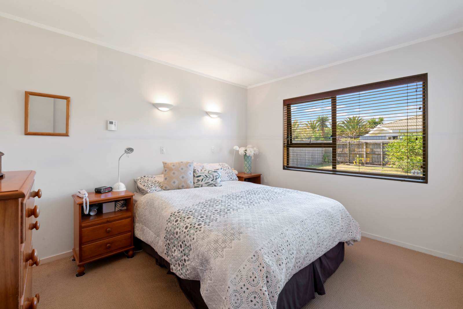 8 West Hoe Road, Orewa, Rodney, 2 Kuwarto, 1 Banyo, House
