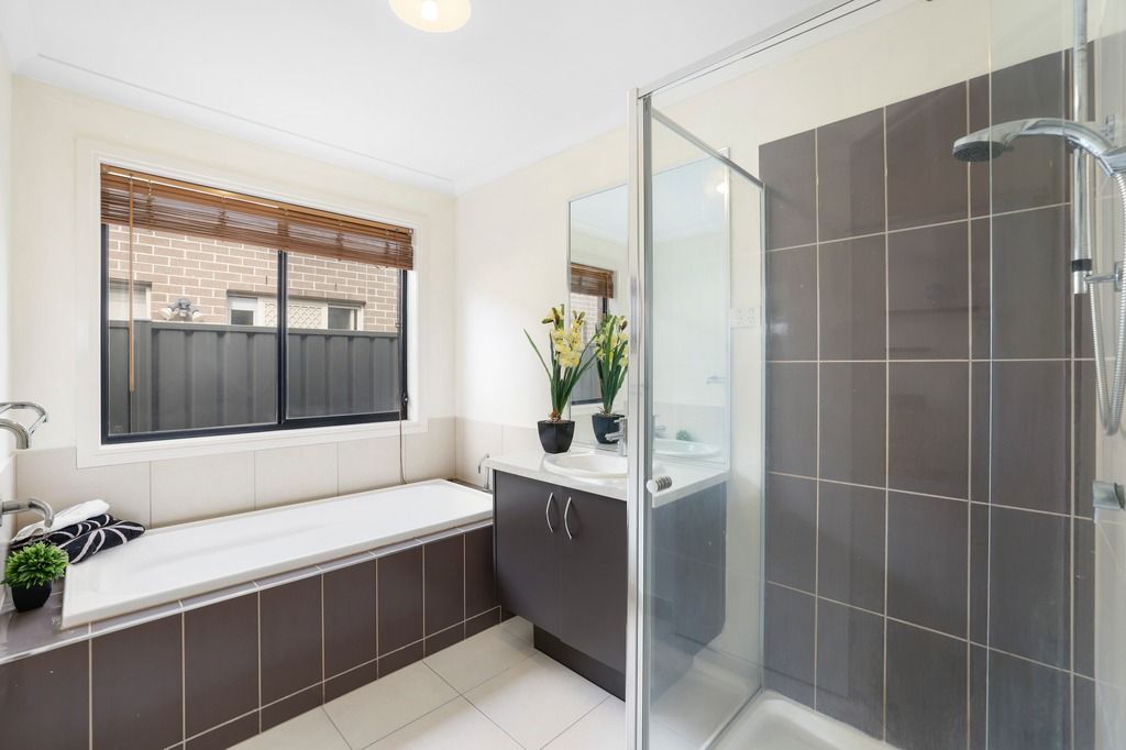 5 KINGLAKE DR, Manor Lakes, South West Melbourne, 0 침실, 0 욕실, House