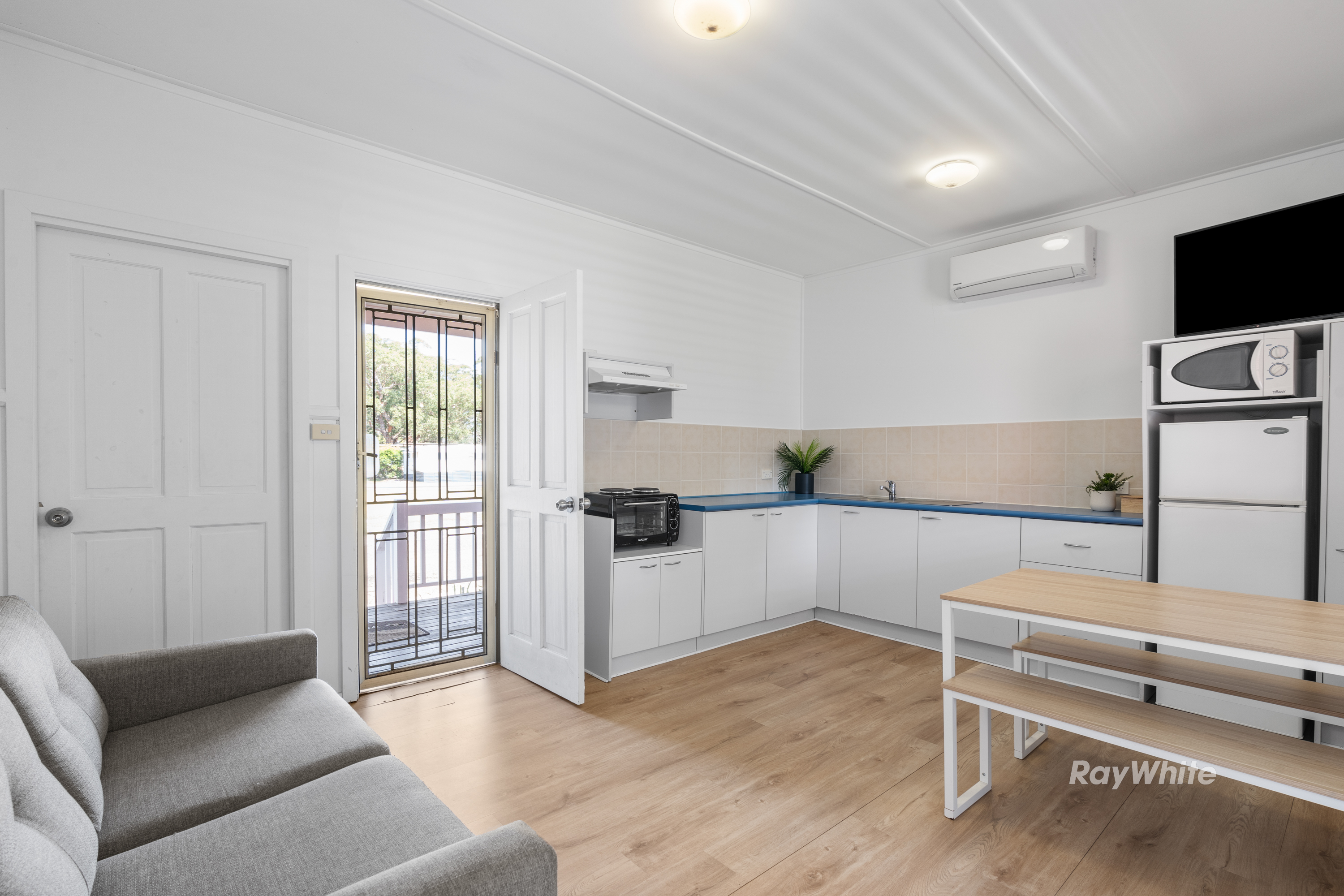 ISLAND VIEW CARAVAN PARK & HOLIDAY COTTAGES 2 ANEY ST, Lake Conjola, South Coast, 0房, 0浴, House